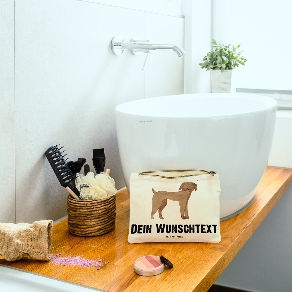 Personalisierte Schminktasche Hund Dogge Personalisierte Schminktasche, Personalisierte Kosmetiktasche, Personalisierter Kosmetikbeutel, Personalisiertes Stiftemäppchen, Personalisiertes Etui, Personalisierte Federmappe, Personalisierte Makeup Bag, Personalisiertes Schminketui, Personalisiertes Kosmetiketui, Personalisiertes Schlamperetui, Schminktasche mit Namen, Kosmetiktasche mit Namen, Kosmetikbeutel mit Namen, Stiftemäppchen mit Namen, Etui mit Namen, Federmappe mit Namen, Makeup Bg  mit Namen, Schminketui mit Namen, Kosmetiketui mit Namen, Schlamperetui mit Namen, Schminktasche personalisieren, Schminktasche bedrucken, Schminktasche selbst gestalten, Hund, Hundemotiv, Haustier, Hunderasse, Tierliebhaber, Hundebesitzer, Sprüche, Hunde, Dogge, Deutsche Dogge, Great Dane