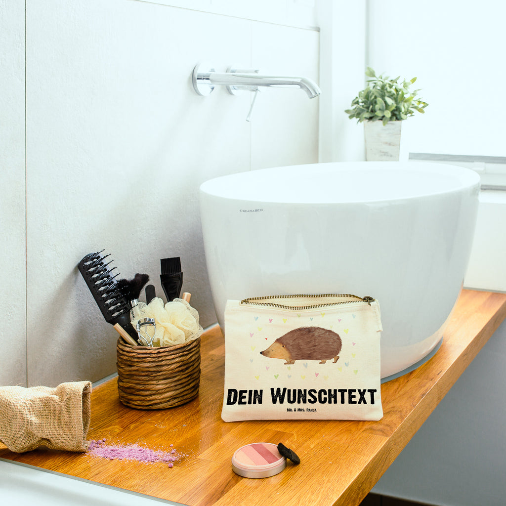 Personalisierte Schminktasche Igel Herzen Personalisierte Schminktasche, Personalisierte Kosmetiktasche, Personalisierter Kosmetikbeutel, Personalisiertes Stiftemäppchen, Personalisiertes Etui, Personalisierte Federmappe, Personalisierte Makeup Bag, Personalisiertes Schminketui, Personalisiertes Kosmetiketui, Personalisiertes Schlamperetui, Schminktasche mit Namen, Kosmetiktasche mit Namen, Kosmetikbeutel mit Namen, Stiftemäppchen mit Namen, Etui mit Namen, Federmappe mit Namen, Makeup Bg  mit Namen, Schminketui mit Namen, Kosmetiketui mit Namen, Schlamperetui mit Namen, Schminktasche personalisieren, Schminktasche bedrucken, Schminktasche selbst gestalten, Tiermotive, Gute Laune, lustige Sprüche, Tiere, Liebe, Herz, Herzen, Igel, Vertrauen, Kuss, Leben