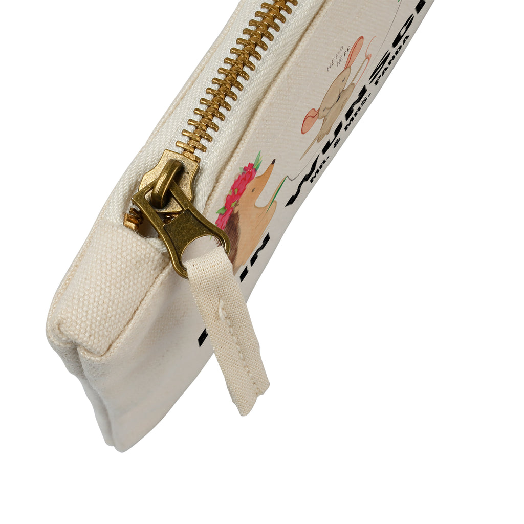 Personalisierte Schminktasche Igel Seilhüpfen Personalisierte Schminktasche, Personalisierte Kosmetiktasche, Personalisierter Kosmetikbeutel, Personalisiertes Stiftemäppchen, Personalisiertes Etui, Personalisierte Federmappe, Personalisierte Makeup Bag, Personalisiertes Schminketui, Personalisiertes Kosmetiketui, Personalisiertes Schlamperetui, Schminktasche mit Namen, Kosmetiktasche mit Namen, Kosmetikbeutel mit Namen, Stiftemäppchen mit Namen, Etui mit Namen, Federmappe mit Namen, Makeup Bg  mit Namen, Schminketui mit Namen, Kosmetiketui mit Namen, Schlamperetui mit Namen, Schminktasche personalisieren, Schminktasche bedrucken, Schminktasche selbst gestalten, süße Tiermotive, gute Laune, lustige Sprüche, Tiere, Igel, Maus, Seilspringen, Seilhüpfen, Kinder, Kindergarten