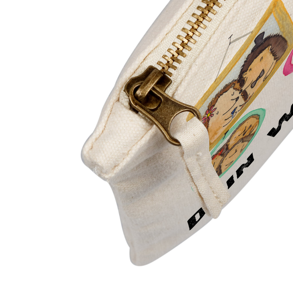 Personalisierte Schminktasche Igel Familie Personalisierte Schminktasche, Personalisierte Kosmetiktasche, Personalisierter Kosmetikbeutel, Personalisiertes Stiftemäppchen, Personalisiertes Etui, Personalisierte Federmappe, Personalisierte Makeup Bag, Personalisiertes Schminketui, Personalisiertes Kosmetiketui, Personalisiertes Schlamperetui, Schminktasche mit Namen, Kosmetiktasche mit Namen, Kosmetikbeutel mit Namen, Stiftemäppchen mit Namen, Etui mit Namen, Federmappe mit Namen, Makeup Bg  mit Namen, Schminketui mit Namen, Kosmetiketui mit Namen, Schlamperetui mit Namen, Schminktasche personalisieren, Schminktasche bedrucken, Schminktasche selbst gestalten, Familie, Vatertag, Muttertag, Bruder, Schwester, Mama, Papa, Oma, Opa, Liebe, Igel, Bilder, Zusammenhalt, Glück