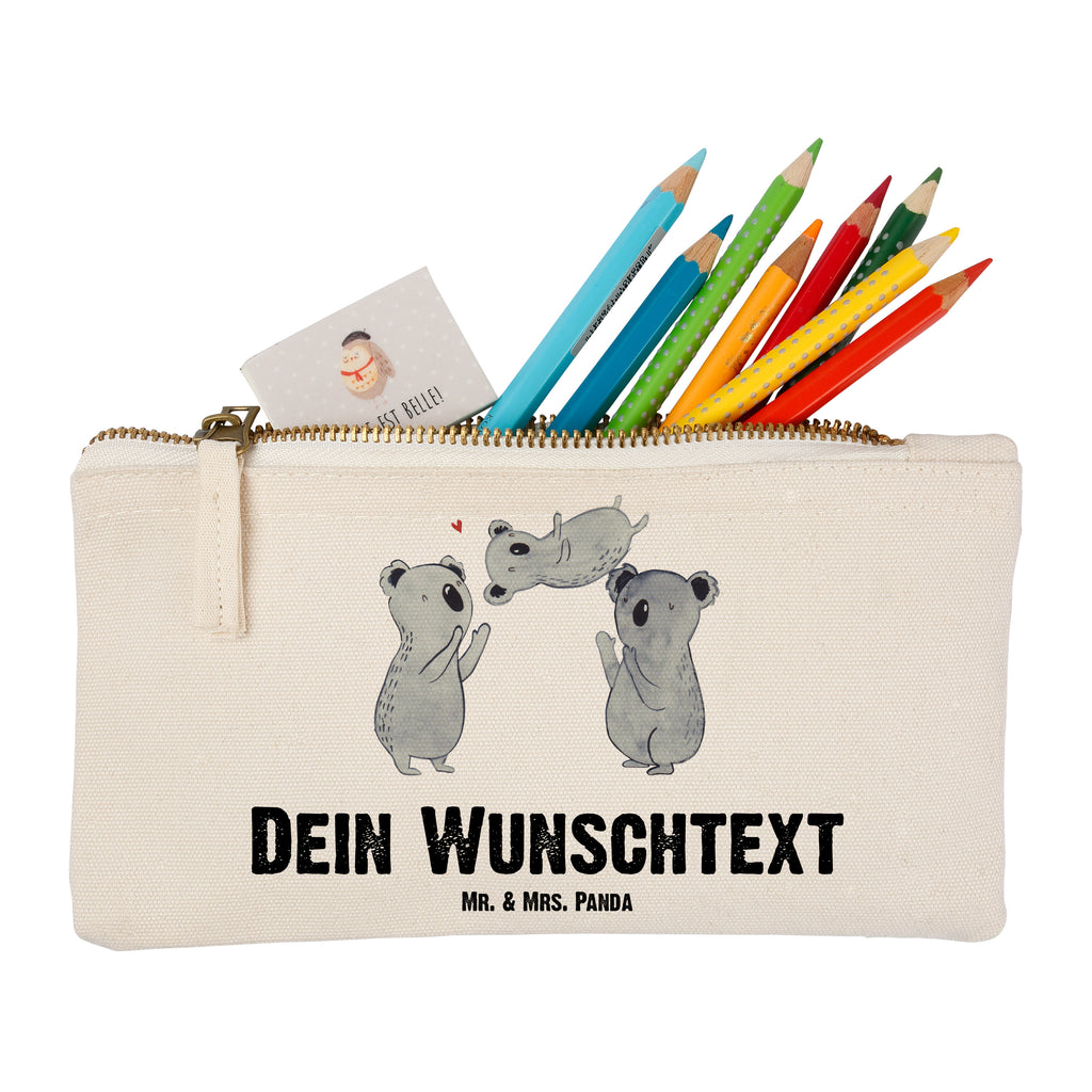 Personalisierte Schminktasche Koala Feiern Sich Personalisierte Schminktasche, Personalisierte Kosmetiktasche, Personalisierter Kosmetikbeutel, Personalisiertes Stiftemäppchen, Personalisiertes Etui, Personalisierte Federmappe, Personalisierte Makeup Bag, Personalisiertes Schminketui, Personalisiertes Kosmetiketui, Personalisiertes Schlamperetui, Schminktasche mit Namen, Kosmetiktasche mit Namen, Kosmetikbeutel mit Namen, Stiftemäppchen mit Namen, Etui mit Namen, Federmappe mit Namen, Makeup Bg  mit Namen, Schminketui mit Namen, Kosmetiketui mit Namen, Schlamperetui mit Namen, Schminktasche personalisieren, Schminktasche bedrucken, Schminktasche selbst gestalten, Geburtstag, Geburtstagsgeschenk, Geschenk, Koala, Familie, Kind, Eltern, Herz, Liebe