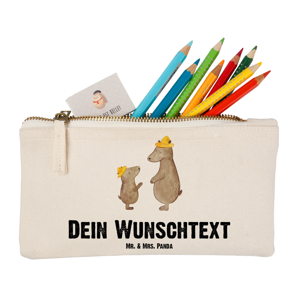 Personalisierte Schminktasche Bären mit Hut Personalisierte Schminktasche, Personalisierte Kosmetiktasche, Personalisierter Kosmetikbeutel, Personalisiertes Stiftemäppchen, Personalisiertes Etui, Personalisierte Federmappe, Personalisierte Makeup Bag, Personalisiertes Schminketui, Personalisiertes Kosmetiketui, Personalisiertes Schlamperetui, Schminktasche mit Namen, Kosmetiktasche mit Namen, Kosmetikbeutel mit Namen, Stiftemäppchen mit Namen, Etui mit Namen, Federmappe mit Namen, Makeup Bg  mit Namen, Schminketui mit Namen, Kosmetiketui mit Namen, Schlamperetui mit Namen, Schminktasche personalisieren, Schminktasche bedrucken, Schminktasche selbst gestalten, Familie, Vatertag, Muttertag, Bruder, Schwester, Mama, Papa, Oma, Opa, Bär, Bären, Vater, Papi, Paps, Dad, Daddy, Lieblingsmensch, Sohn, Söhne, Kind, Kinder, Vater-Sohn, Family, Vorbild