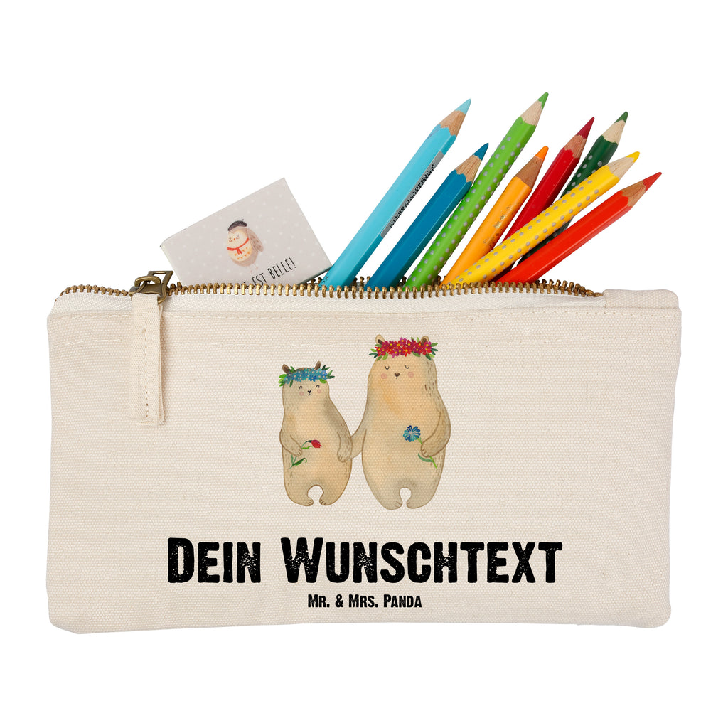 Personalisierte Schminktasche Bären mit Blumenkranz Personalisierte Schminktasche, Personalisierte Kosmetiktasche, Personalisierter Kosmetikbeutel, Personalisiertes Stiftemäppchen, Personalisiertes Etui, Personalisierte Federmappe, Personalisierte Makeup Bag, Personalisiertes Schminketui, Personalisiertes Kosmetiketui, Personalisiertes Schlamperetui, Schminktasche mit Namen, Kosmetiktasche mit Namen, Kosmetikbeutel mit Namen, Stiftemäppchen mit Namen, Etui mit Namen, Federmappe mit Namen, Makeup Bg  mit Namen, Schminketui mit Namen, Kosmetiketui mit Namen, Schlamperetui mit Namen, Schminktasche personalisieren, Schminktasche bedrucken, Schminktasche selbst gestalten, Familie, Vatertag, Muttertag, Bruder, Schwester, Mama, Papa, Oma, Opa, Bär, Bären, Mutter, Mutti, Mami, Lieblingsmensch, Lieblingsmama, beste Mutter, weltbeste Mama, Geschenk Mama. Muttertag, Tochter, Kind, Kinder, Töchter, Family, Vorbild