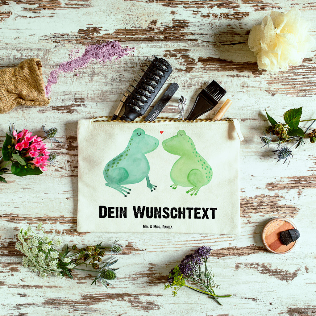 Personalisierte Schminktasche Frosch Liebe Personalisierte Schminktasche, Personalisierte Kosmetiktasche, Personalisierter Kosmetikbeutel, Personalisiertes Stiftemäppchen, Personalisiertes Etui, Personalisierte Federmappe, Personalisierte Makeup Bag, Personalisiertes Schminketui, Personalisiertes Kosmetiketui, Personalisiertes Schlamperetui, Schminktasche mit Namen, Kosmetiktasche mit Namen, Kosmetikbeutel mit Namen, Stiftemäppchen mit Namen, Etui mit Namen, Federmappe mit Namen, Makeup Bg  mit Namen, Schminketui mit Namen, Kosmetiketui mit Namen, Schlamperetui mit Namen, Schminktasche personalisieren, Schminktasche bedrucken, Schminktasche selbst gestalten, Liebe, Partner, Freund, Freundin, Ehemann, Ehefrau, Heiraten, Verlobung, Heiratsantrag, Liebesgeschenk, Jahrestag, Hocheitstag, Verliebt, Verlobt, Verheiratet, Geschenk Freundin, Geschenk Freund, Liebesbeweis, Hochzeitstag, Geschenk Hochzeit, Frosch, Frösche, Froschkönig, Fröschchen