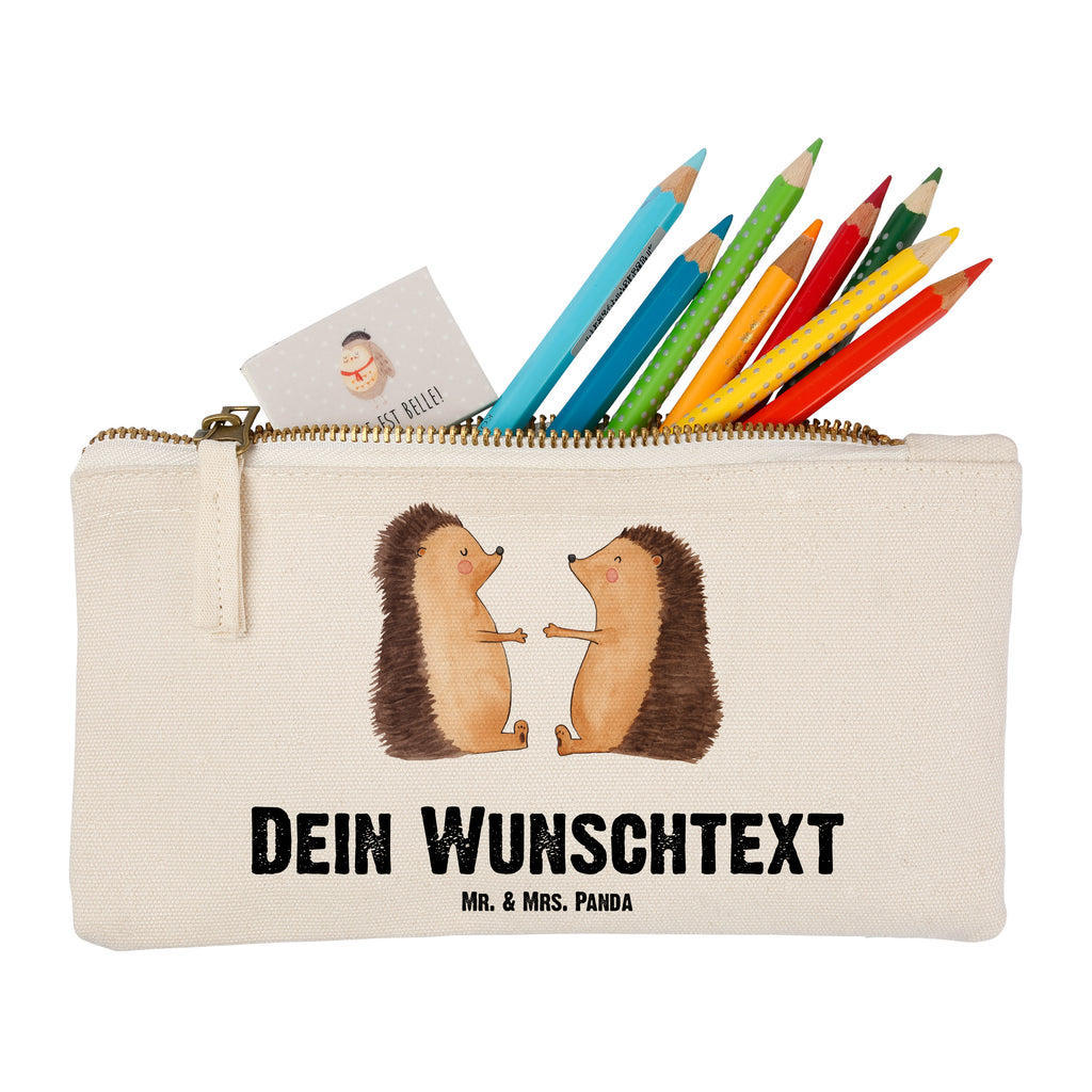 Personalisierte Schminktasche Igel Liebe Personalisierte Schminktasche, Personalisierte Kosmetiktasche, Personalisierter Kosmetikbeutel, Personalisiertes Stiftemäppchen, Personalisiertes Etui, Personalisierte Federmappe, Personalisierte Makeup Bag, Personalisiertes Schminketui, Personalisiertes Kosmetiketui, Personalisiertes Schlamperetui, Schminktasche mit Namen, Kosmetiktasche mit Namen, Kosmetikbeutel mit Namen, Stiftemäppchen mit Namen, Etui mit Namen, Federmappe mit Namen, Makeup Bg  mit Namen, Schminketui mit Namen, Kosmetiketui mit Namen, Schlamperetui mit Namen, Schminktasche personalisieren, Schminktasche bedrucken, Schminktasche selbst gestalten, Liebe, Partner, Freund, Freundin, Ehemann, Ehefrau, Heiraten, Verlobung, Heiratsantrag, Liebesgeschenk, Jahrestag, Hocheitstag, Verliebt, Verlobt, Verheiratet, Geschenk, Liebesbeweis, Hochzeitstag, Hochzeit, Igel