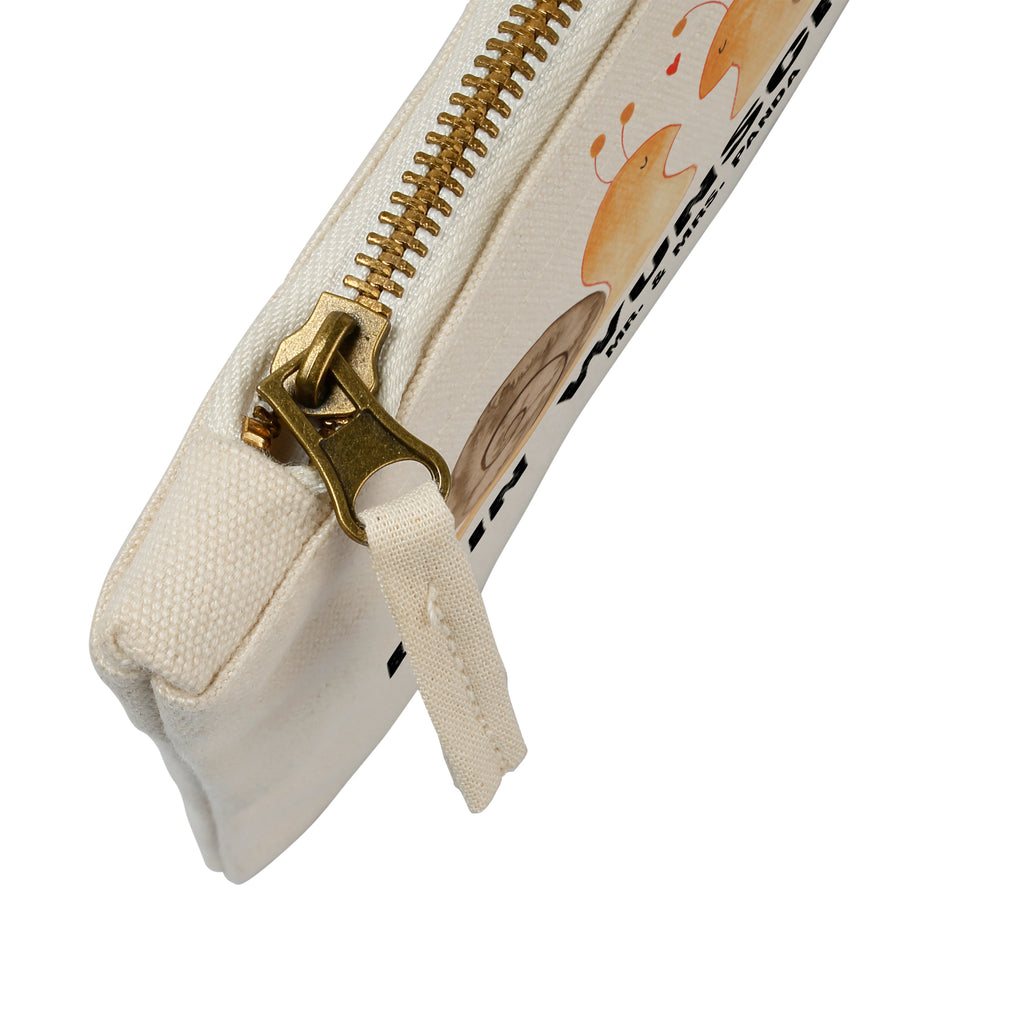 Personalisierte Schminktasche Schnecken Liebe Personalisierte Schminktasche, Personalisierte Kosmetiktasche, Personalisierter Kosmetikbeutel, Personalisiertes Stiftemäppchen, Personalisiertes Etui, Personalisierte Federmappe, Personalisierte Makeup Bag, Personalisiertes Schminketui, Personalisiertes Kosmetiketui, Personalisiertes Schlamperetui, Schminktasche mit Namen, Kosmetiktasche mit Namen, Kosmetikbeutel mit Namen, Stiftemäppchen mit Namen, Etui mit Namen, Federmappe mit Namen, Makeup Bg  mit Namen, Schminketui mit Namen, Kosmetiketui mit Namen, Schlamperetui mit Namen, Schminktasche personalisieren, Schminktasche bedrucken, Schminktasche selbst gestalten, Liebe, Partner, Freund, Freundin, Ehemann, Ehefrau, Heiraten, Verlobung, Heiratsantrag, Liebesgeschenk, Jahrestag, Hocheitstag