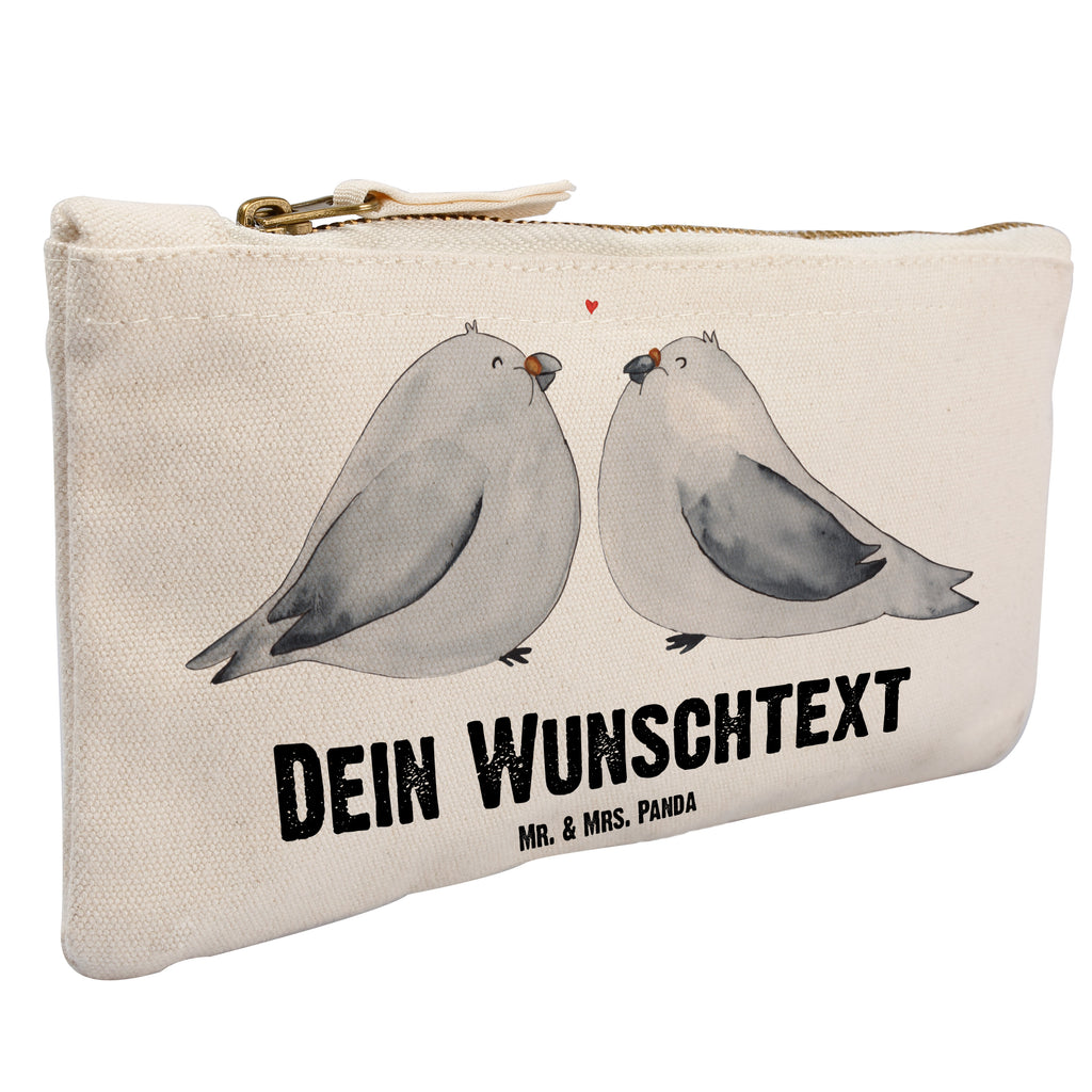 Personalisierte Schminktasche Turteltauben Liebe Personalisierte Schminktasche, Personalisierte Kosmetiktasche, Personalisierter Kosmetikbeutel, Personalisiertes Stiftemäppchen, Personalisiertes Etui, Personalisierte Federmappe, Personalisierte Makeup Bag, Personalisiertes Schminketui, Personalisiertes Kosmetiketui, Personalisiertes Schlamperetui, Schminktasche mit Namen, Kosmetiktasche mit Namen, Kosmetikbeutel mit Namen, Stiftemäppchen mit Namen, Etui mit Namen, Federmappe mit Namen, Makeup Bg  mit Namen, Schminketui mit Namen, Kosmetiketui mit Namen, Schlamperetui mit Namen, Schminktasche personalisieren, Schminktasche bedrucken, Schminktasche selbst gestalten, Liebe, Partner, Freund, Freundin, Ehemann, Ehefrau, Heiraten, Verlobung, Heiratsantrag, Liebesgeschenk, Jahrestag, Hocheitstag, Turteltauben, Turteltäubchen, Tauben, Verliebt, Verlobt, Verheiratet, Geschenk Freundin, Geschenk Freund, Liebesbeweis, Hochzeitstag, Geschenk Hochzeit