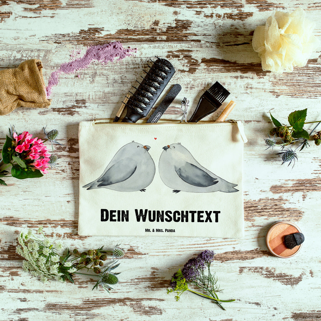 Personalisierte Schminktasche Turteltauben Liebe Personalisierte Schminktasche, Personalisierte Kosmetiktasche, Personalisierter Kosmetikbeutel, Personalisiertes Stiftemäppchen, Personalisiertes Etui, Personalisierte Federmappe, Personalisierte Makeup Bag, Personalisiertes Schminketui, Personalisiertes Kosmetiketui, Personalisiertes Schlamperetui, Schminktasche mit Namen, Kosmetiktasche mit Namen, Kosmetikbeutel mit Namen, Stiftemäppchen mit Namen, Etui mit Namen, Federmappe mit Namen, Makeup Bg  mit Namen, Schminketui mit Namen, Kosmetiketui mit Namen, Schlamperetui mit Namen, Schminktasche personalisieren, Schminktasche bedrucken, Schminktasche selbst gestalten, Liebe, Partner, Freund, Freundin, Ehemann, Ehefrau, Heiraten, Verlobung, Heiratsantrag, Liebesgeschenk, Jahrestag, Hocheitstag, Turteltauben, Turteltäubchen, Tauben, Verliebt, Verlobt, Verheiratet, Geschenk Freundin, Geschenk Freund, Liebesbeweis, Hochzeitstag, Geschenk Hochzeit