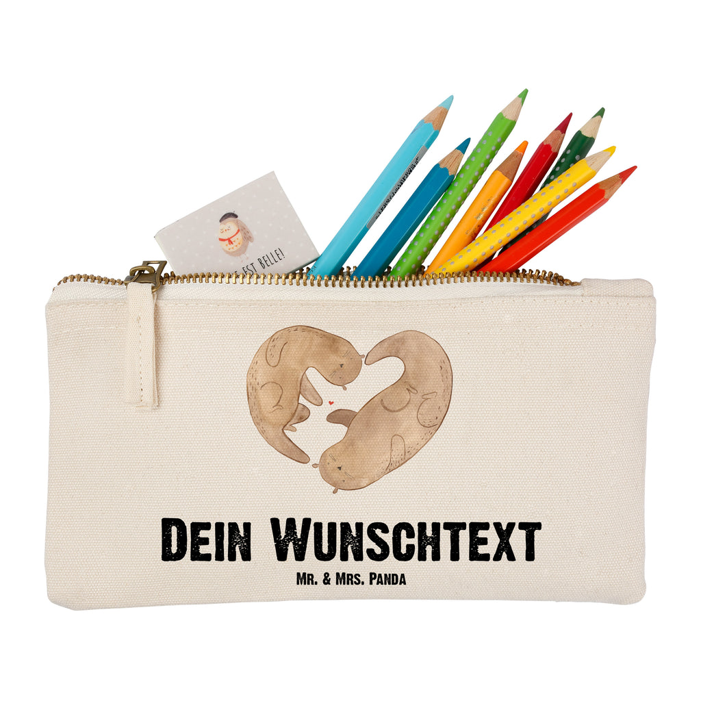 Personalisierte Schminktasche Otter Herz Personalisierte Schminktasche, Personalisierte Kosmetiktasche, Personalisierter Kosmetikbeutel, Personalisiertes Stiftemäppchen, Personalisiertes Etui, Personalisierte Federmappe, Personalisierte Makeup Bag, Personalisiertes Schminketui, Personalisiertes Kosmetiketui, Personalisiertes Schlamperetui, Schminktasche mit Namen, Kosmetiktasche mit Namen, Kosmetikbeutel mit Namen, Stiftemäppchen mit Namen, Etui mit Namen, Federmappe mit Namen, Makeup Bg  mit Namen, Schminketui mit Namen, Kosmetiketui mit Namen, Schlamperetui mit Namen, Schminktasche personalisieren, Schminktasche bedrucken, Schminktasche selbst gestalten, Otter, Fischotter, Seeotter, Liebe, Herz, Liebesbeweis, Liebesgeschenk, Bessere Hälfte, Love you, Jahrestag, Hochzeitstag, Verlobung, gemeinsames Leben
