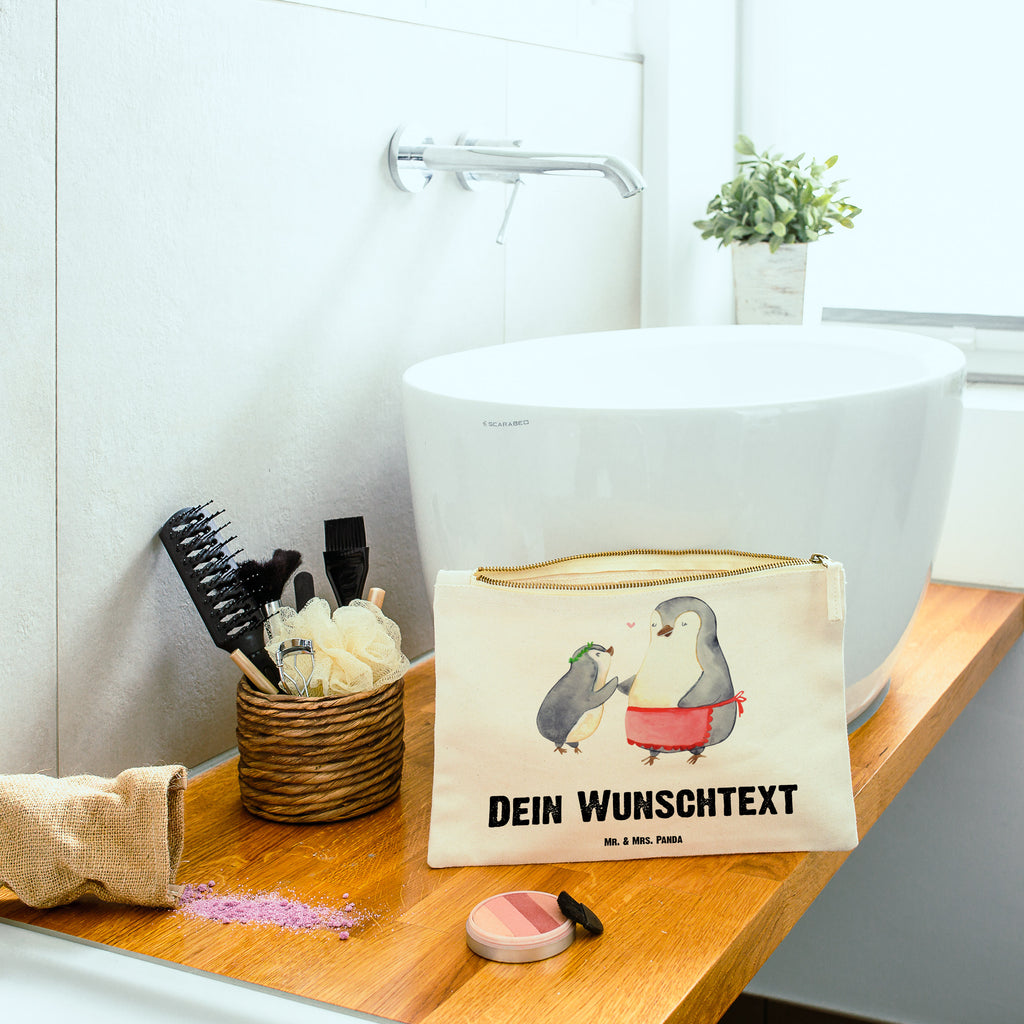 Personalisierte Schminktasche Pinguin mit Kind Personalisierte Schminktasche, Personalisierte Kosmetiktasche, Personalisierter Kosmetikbeutel, Personalisiertes Stiftemäppchen, Personalisiertes Etui, Personalisierte Federmappe, Personalisierte Makeup Bag, Personalisiertes Schminketui, Personalisiertes Kosmetiketui, Personalisiertes Schlamperetui, Schminktasche mit Namen, Kosmetiktasche mit Namen, Kosmetikbeutel mit Namen, Stiftemäppchen mit Namen, Etui mit Namen, Federmappe mit Namen, Makeup Bg  mit Namen, Schminketui mit Namen, Kosmetiketui mit Namen, Schlamperetui mit Namen, Schminktasche personalisieren, Schminktasche bedrucken, Schminktasche selbst gestalten, Familie, Vatertag, Muttertag, Bruder, Schwester, Mama, Papa, Oma, Opa, Geschenk, Mami, Mutti, Mutter, Geburststag