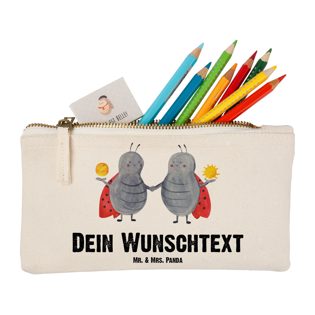 Personalisierte Schminktasche Sternzeichen Zwilling Personalisierte Schminktasche, Personalisierte Kosmetiktasche, Personalisierter Kosmetikbeutel, Personalisiertes Stiftemäppchen, Personalisiertes Etui, Personalisierte Federmappe, Personalisierte Makeup Bag, Personalisiertes Schminketui, Personalisiertes Kosmetiketui, Personalisiertes Schlamperetui, Schminktasche mit Namen, Kosmetiktasche mit Namen, Kosmetikbeutel mit Namen, Stiftemäppchen mit Namen, Etui mit Namen, Federmappe mit Namen, Makeup Bg  mit Namen, Schminketui mit Namen, Kosmetiketui mit Namen, Schlamperetui mit Namen, Schminktasche personalisieren, Schminktasche bedrucken, Schminktasche selbst gestalten, Tierkreiszeichen, Sternzeichen, Horoskop, Astrologie, Aszendent, Zwillinge, Zwilling Geschenk, Zwilling Sternzeichen, Geburtstag Mai, Geschenk Mai, Geschenk Juni, Marienkäfer, Glückskäfer, Zwillingsbruder, Zwillingsschwester