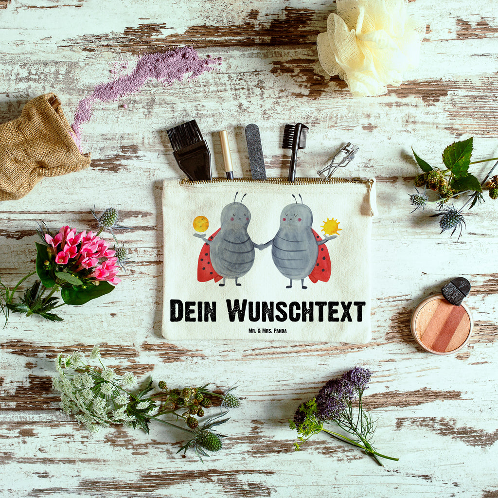 Personalisierte Schminktasche Sternzeichen Zwilling Personalisierte Schminktasche, Personalisierte Kosmetiktasche, Personalisierter Kosmetikbeutel, Personalisiertes Stiftemäppchen, Personalisiertes Etui, Personalisierte Federmappe, Personalisierte Makeup Bag, Personalisiertes Schminketui, Personalisiertes Kosmetiketui, Personalisiertes Schlamperetui, Schminktasche mit Namen, Kosmetiktasche mit Namen, Kosmetikbeutel mit Namen, Stiftemäppchen mit Namen, Etui mit Namen, Federmappe mit Namen, Makeup Bg  mit Namen, Schminketui mit Namen, Kosmetiketui mit Namen, Schlamperetui mit Namen, Schminktasche personalisieren, Schminktasche bedrucken, Schminktasche selbst gestalten, Tierkreiszeichen, Sternzeichen, Horoskop, Astrologie, Aszendent, Zwillinge, Zwilling Geschenk, Zwilling Sternzeichen, Geburtstag Mai, Geschenk Mai, Geschenk Juni, Marienkäfer, Glückskäfer, Zwillingsbruder, Zwillingsschwester