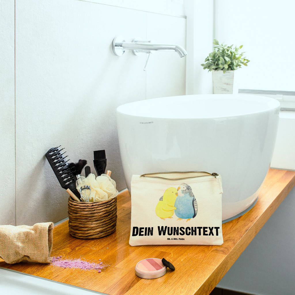Personalisierte Schminktasche Wellensittich Liebe Personalisierte Schminktasche, Personalisierte Kosmetiktasche, Personalisierter Kosmetikbeutel, Personalisiertes Stiftemäppchen, Personalisiertes Etui, Personalisierte Federmappe, Personalisierte Makeup Bag, Personalisiertes Schminketui, Personalisiertes Kosmetiketui, Personalisiertes Schlamperetui, Schminktasche mit Namen, Kosmetiktasche mit Namen, Kosmetikbeutel mit Namen, Stiftemäppchen mit Namen, Etui mit Namen, Federmappe mit Namen, Makeup Bg  mit Namen, Schminketui mit Namen, Kosmetiketui mit Namen, Schlamperetui mit Namen, Schminktasche personalisieren, Schminktasche bedrucken, Schminktasche selbst gestalten, Liebe, Partner, Freund, Freundin, Ehemann, Ehefrau, Heiraten, Verlobung, Heiratsantrag, Liebesgeschenk, Jahrestag, Hocheitstag, Vögel, Wellensittich, Nähe, Kuscheln, Vertrauen