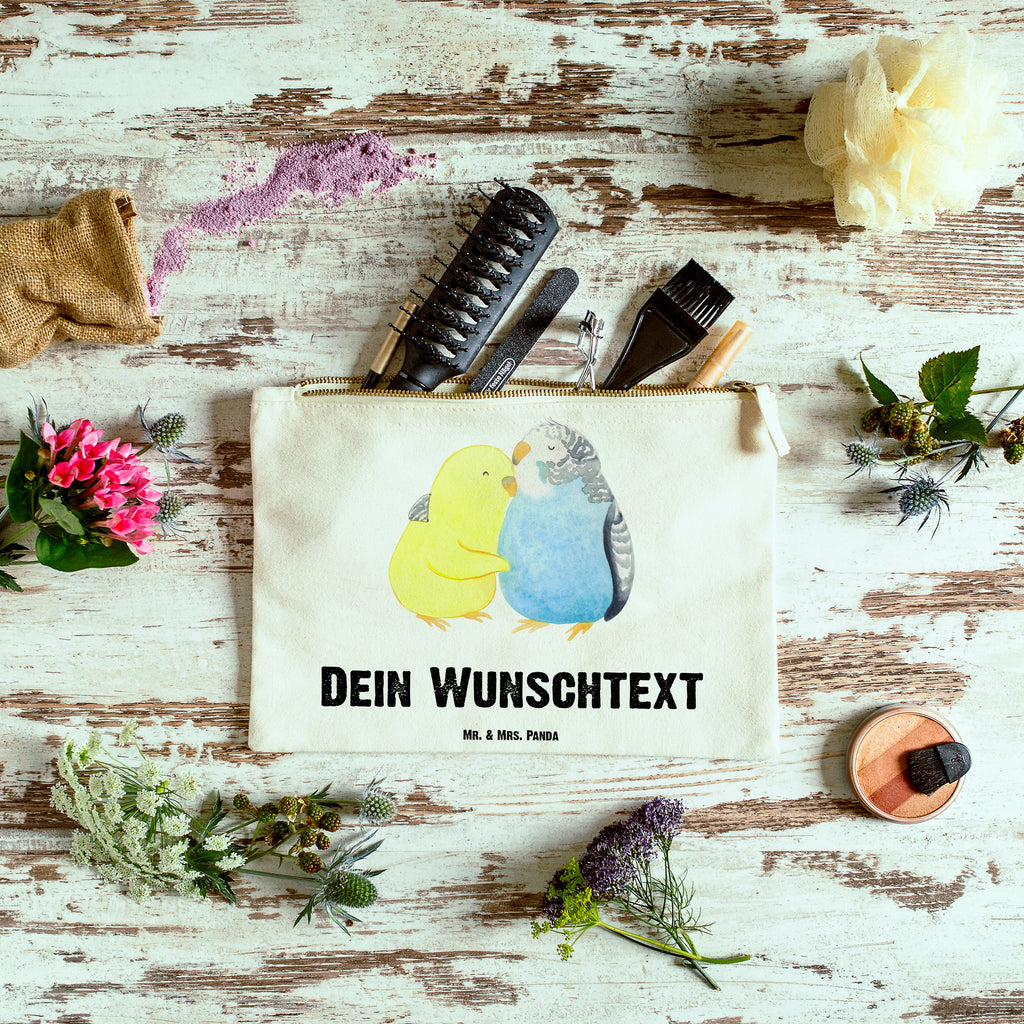 Personalisierte Schminktasche Wellensittich Liebe Personalisierte Schminktasche, Personalisierte Kosmetiktasche, Personalisierter Kosmetikbeutel, Personalisiertes Stiftemäppchen, Personalisiertes Etui, Personalisierte Federmappe, Personalisierte Makeup Bag, Personalisiertes Schminketui, Personalisiertes Kosmetiketui, Personalisiertes Schlamperetui, Schminktasche mit Namen, Kosmetiktasche mit Namen, Kosmetikbeutel mit Namen, Stiftemäppchen mit Namen, Etui mit Namen, Federmappe mit Namen, Makeup Bg  mit Namen, Schminketui mit Namen, Kosmetiketui mit Namen, Schlamperetui mit Namen, Schminktasche personalisieren, Schminktasche bedrucken, Schminktasche selbst gestalten, Liebe, Partner, Freund, Freundin, Ehemann, Ehefrau, Heiraten, Verlobung, Heiratsantrag, Liebesgeschenk, Jahrestag, Hocheitstag, Vögel, Wellensittich, Nähe, Kuscheln, Vertrauen