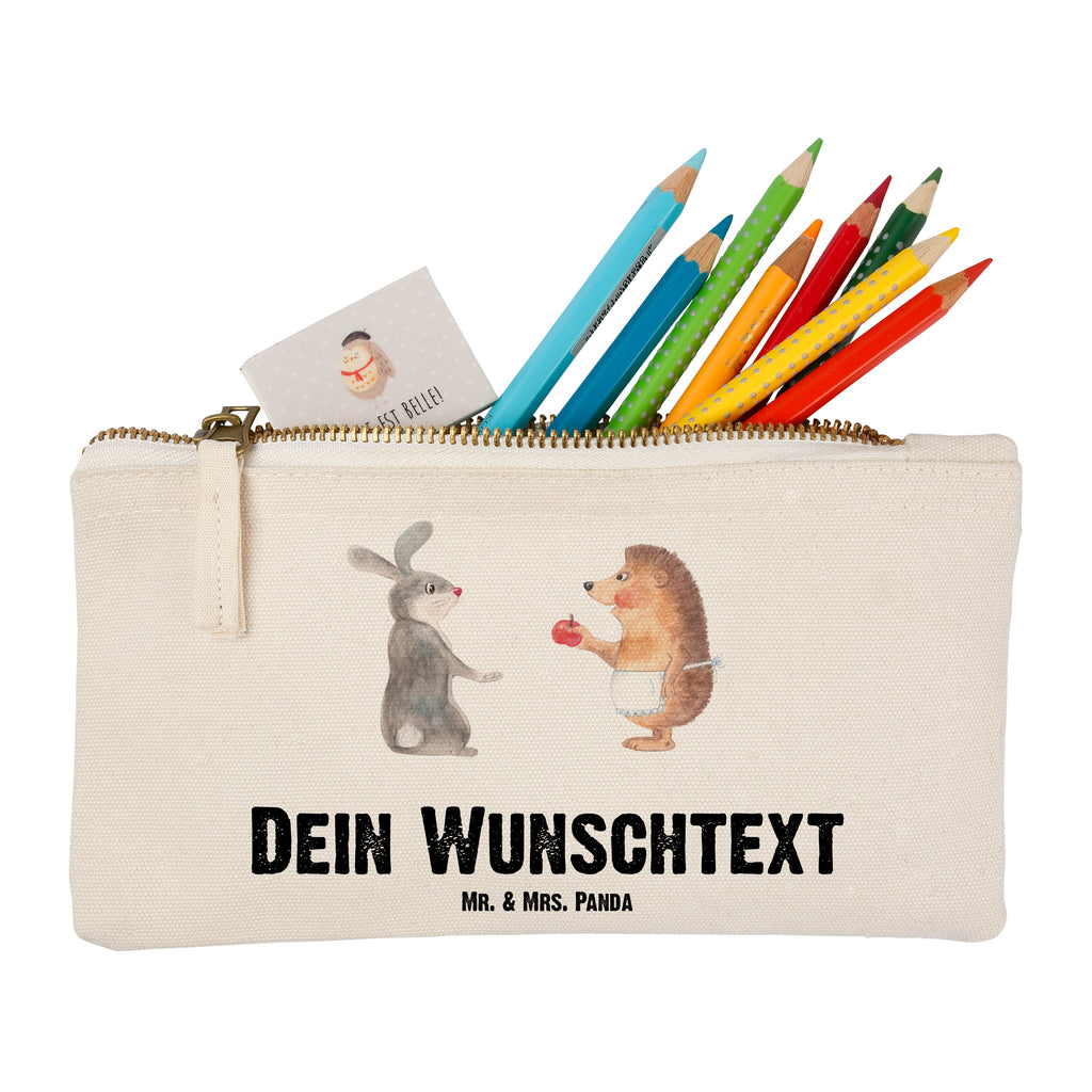 Personalisierte Schminktasche Liebe ist nie ohne Schmerz Personalisierte Schminktasche, Personalisierte Kosmetiktasche, Personalisierter Kosmetikbeutel, Personalisiertes Stiftemäppchen, Personalisiertes Etui, Personalisierte Federmappe, Personalisierte Makeup Bag, Personalisiertes Schminketui, Personalisiertes Kosmetiketui, Personalisiertes Schlamperetui, Schminktasche mit Namen, Kosmetiktasche mit Namen, Kosmetikbeutel mit Namen, Stiftemäppchen mit Namen, Etui mit Namen, Federmappe mit Namen, Makeup Bg  mit Namen, Schminketui mit Namen, Kosmetiketui mit Namen, Schlamperetui mit Namen, Schminktasche personalisieren, Schminktasche bedrucken, Schminktasche selbst gestalten, süße Tiermotive, gute Laune, lustige Sprüche, Tiere, Igel und Hase, Igel, Hase, Liebe Spruch, Liebeskummer Geschenk, Herzschmerz, Trösten, Trennungsschmerz, Spruch romantisch