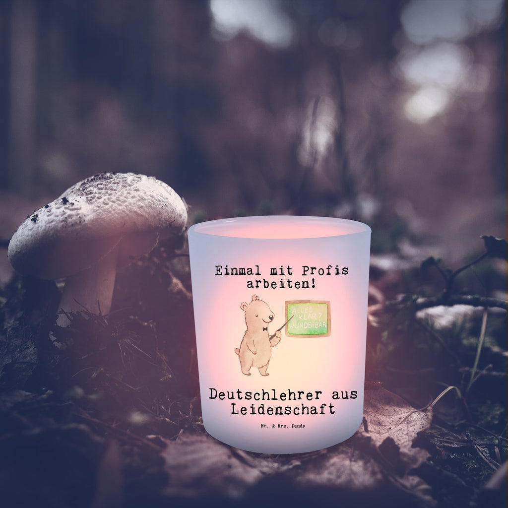 Windlicht Deutschlehrer aus Leidenschaft Windlicht Glas, Teelichtglas, Teelichthalter, Teelichter, Kerzenglas, Windlicht Kerze, Kerzenlicht, Beruf, Ausbildung, Jubiläum, Abschied, Rente, Kollege, Kollegin, Geschenk, Schenken, Arbeitskollege, Mitarbeiter, Firma, Danke, Dankeschön, Deutschlehrer, Deutschunterricht, Schule, Grundschule