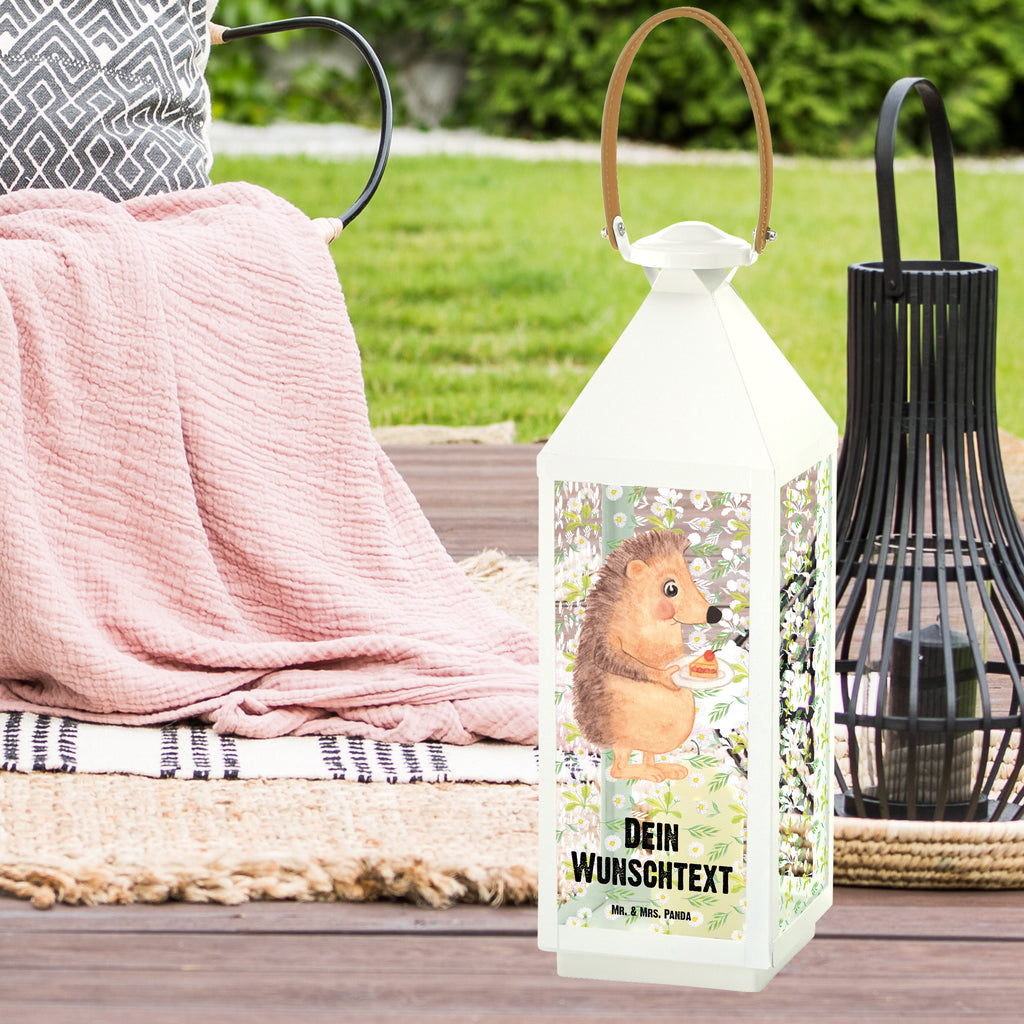 Personalisierte Deko Laterne Igel mit Kuchenstück Gartenlampe, Gartenleuchte, Gartendekoration, Gartenlicht, Laterne  kleine Laternen, XXL Laternen, Laterne groß, süße Tiermotive, gute Laune, lustige Sprüche, Tiere, Igel, Essen Spruch, Kuchen, Backen Geschenk, Kuchen backen, Einladung Party, Geburtstagskuchen, Torte