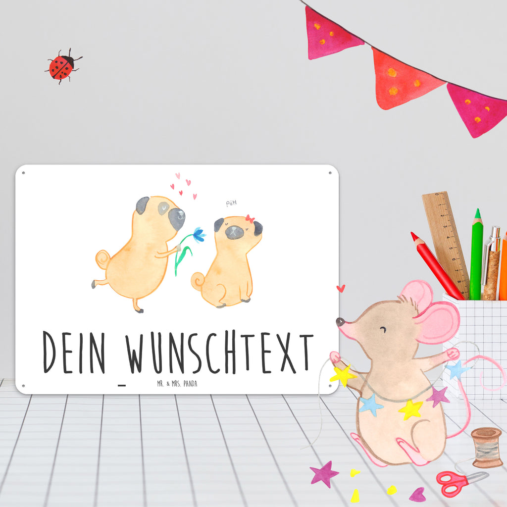 Personalisiertes Blechschild Mops verliebt Blechschild, Metallschild, Geschenk Schild, Schild, Magnet-Metall-Schild, Deko Schild, Wandschild, Wand-Dekoration, Türschild, Hund, Hundemotiv, Haustier, Hunderasse, Tierliebhaber, Hundebesitzer, Sprüche, Mops, Möpse, Hundeliebe, verliebt, Liebe, Liebesspruch. Verlobt, Geschenk Freund, Partner