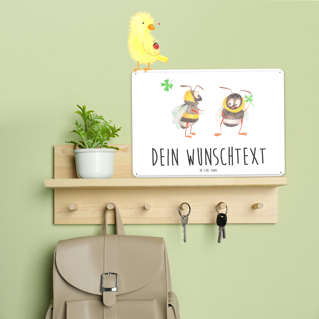 Personalisiertes Blechschild Hummeln mit Kleeblatt Blechschild, Metallschild, Geschenk Schild, Schild, Magnet-Metall-Schild, Deko Schild, Wandschild, Wand-Dekoration, Türschild, Tiermotive, Gute Laune, lustige Sprüche, Tiere, Hummel, Biene, Spruch positiv, Biene Deko, Spruch schön, glücklich sein, glücklich werden, Spruch fröhlich