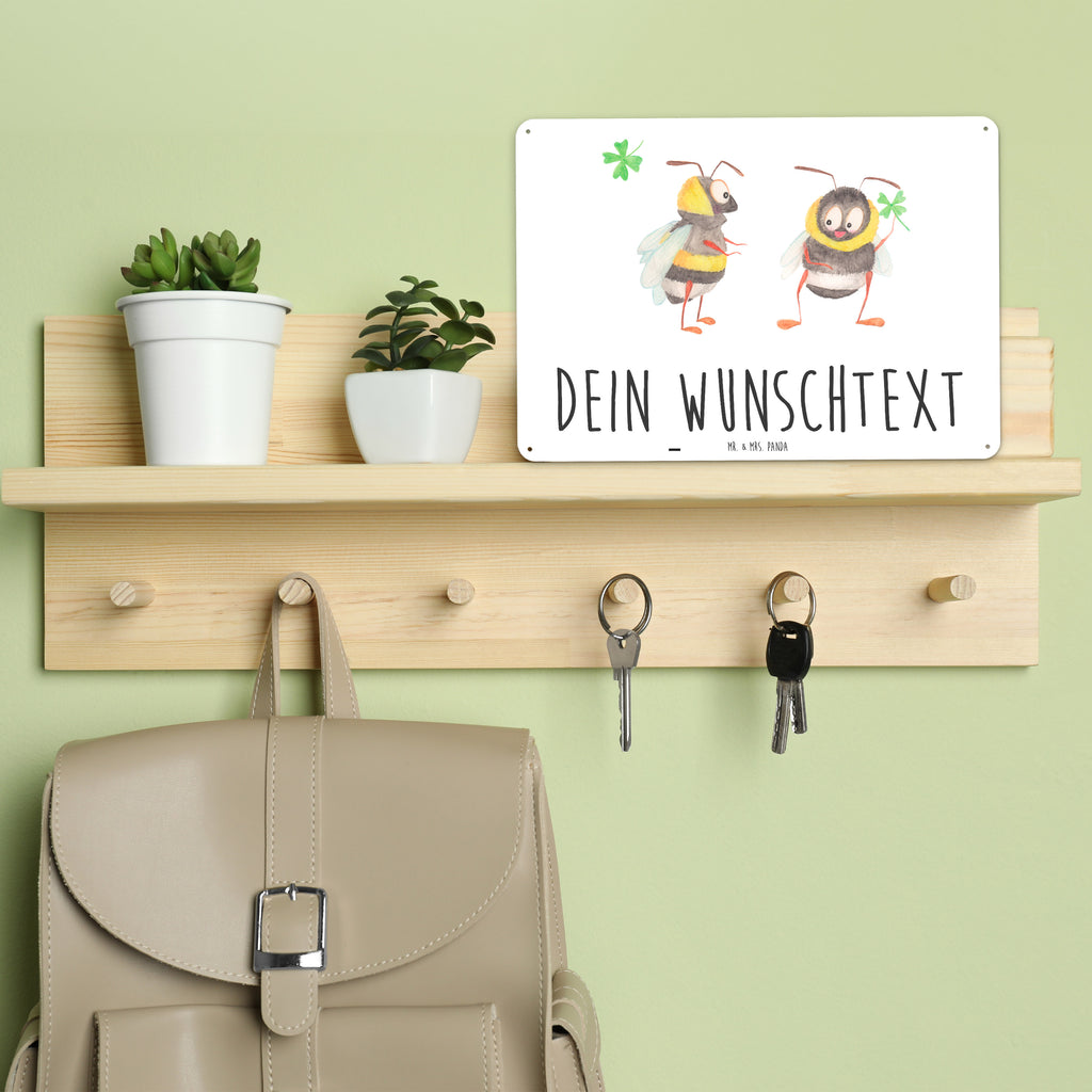 Personalisiertes Blechschild Hummeln mit Kleeblatt Blechschild, Metallschild, Geschenk Schild, Schild, Magnet-Metall-Schild, Deko Schild, Wandschild, Wand-Dekoration, Türschild, Tiermotive, Gute Laune, lustige Sprüche, Tiere, Hummel, Biene, Spruch positiv, Biene Deko, Spruch schön, glücklich sein, glücklich werden, Spruch fröhlich