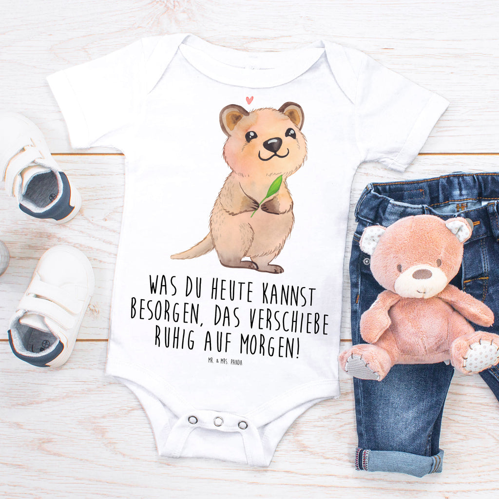 Organic Baby Body Quokka Happy Babykleidung, Babystrampler, Strampler, Wickelbody, Baby Erstausstattung, Junge, Mädchen, Tiermotive, Gute Laune, lustige Sprüche, Tiere, Quokka, Verschieben, Aufschieberitis, Lustiger Spruch, Niedliches Tier, Dinge erledigen