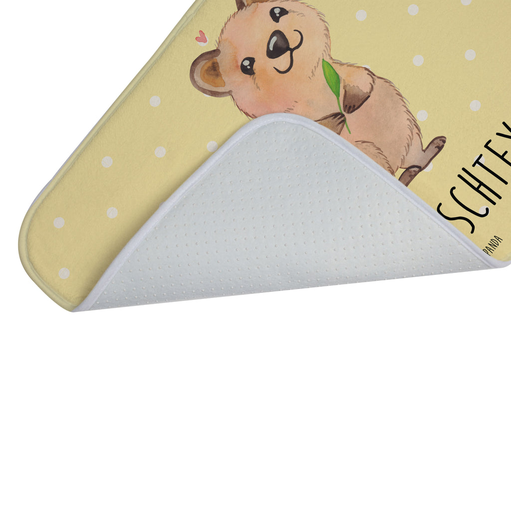 Personalisierter Badvorleger Quokka Happy Personalisierte Badematte, Personalisierter Badteppich, Personalisierter Duschvorleger, Personalisierter Badezimmerteppich, Personalisierter Badezimmermatte, Personalisierter Badvorleger, Personalisierter Duschmatte, Personalisierter Duschteppich, Badematte mit Namen, Badteppich mit Namen, Duschvorleger mit Namen, Badezimmerteppich mit Namen, Badezimmermatte mit Namen, Badvorleger mit Namen, Duschmatte mit Namen, Duschteppich mit Namen, Wunschtext, Badvorleger selbst bedrucken, Wunschname, Personalisieren, Tiermotive, Gute Laune, lustige Sprüche, Tiere, Quokka, Verschieben, Aufschieberitis, Lustiger Spruch, Niedliches Tier, Dinge erledigen