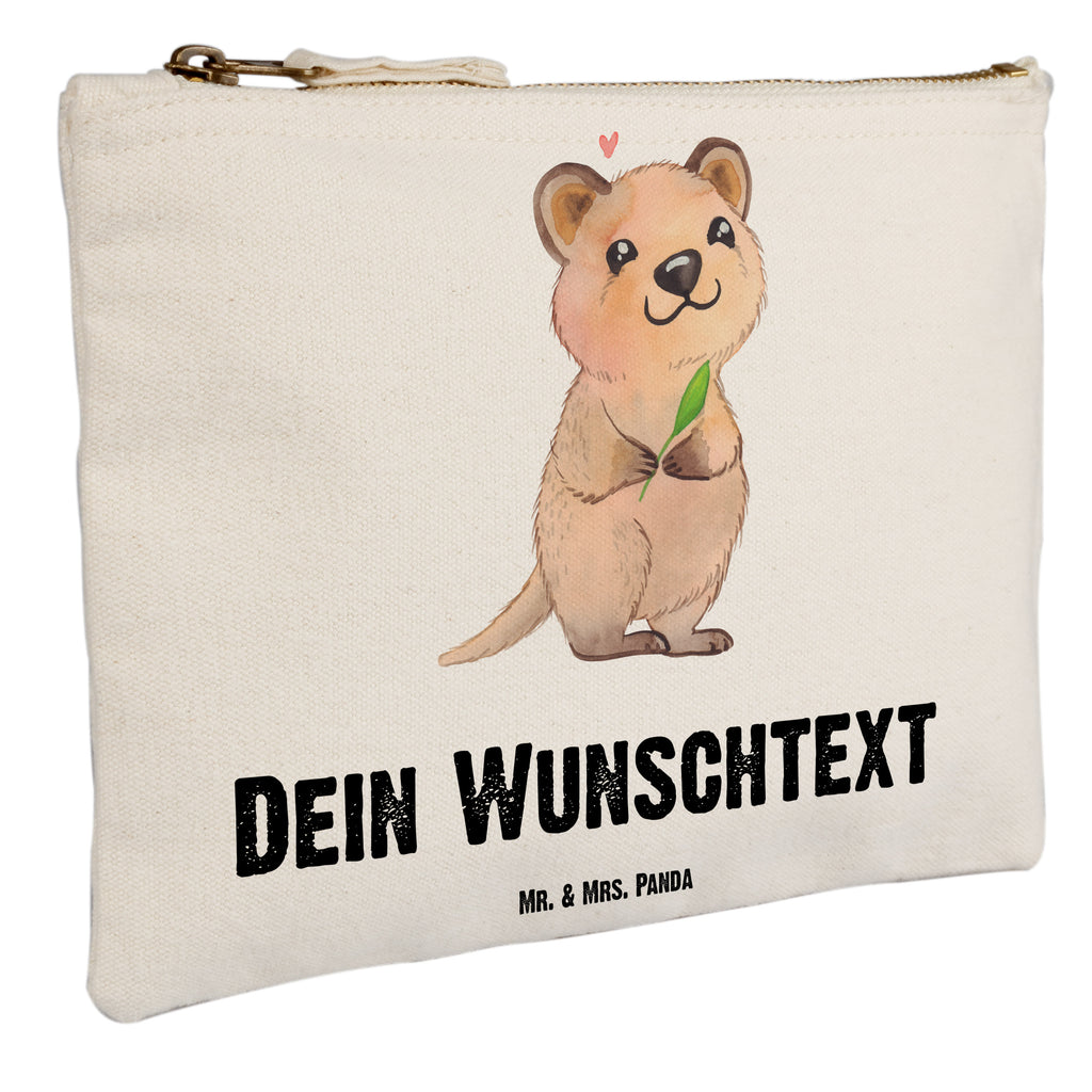 Personalisierte Schminktasche Quokka Happy Personalisierte Schminktasche, Personalisierte Kosmetiktasche, Personalisierter Kosmetikbeutel, Personalisiertes Stiftemäppchen, Personalisiertes Etui, Personalisierte Federmappe, Personalisierte Makeup Bag, Personalisiertes Schminketui, Personalisiertes Kosmetiketui, Personalisiertes Schlamperetui, Schminktasche mit Namen, Kosmetiktasche mit Namen, Kosmetikbeutel mit Namen, Stiftemäppchen mit Namen, Etui mit Namen, Federmappe mit Namen, Makeup Bg  mit Namen, Schminketui mit Namen, Kosmetiketui mit Namen, Schlamperetui mit Namen, Schminktasche personalisieren, Schminktasche bedrucken, Schminktasche selbst gestalten, süße Tiermotive, gute Laune, lustige Sprüche, Tiere, Quokka, Verschieben, Aufschieberitis, Lustiger Spruch, Niedliches Tier, Dinge erledigen
