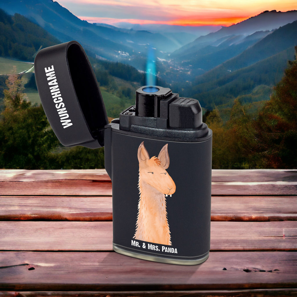 Personalisiertes Feuerzeug Lamakopf genervt Personalisiertes Feuerzeug, Personalisiertes Gas-Feuerzeug, Personalisiertes Sturmfeuerzeug, Lama, Alpaka, Lamas, Recht haben, genervt sein, Freundin, beste Freundin, Partnerin, Büro, Büroalltag, Chef, Chefin, Azubi