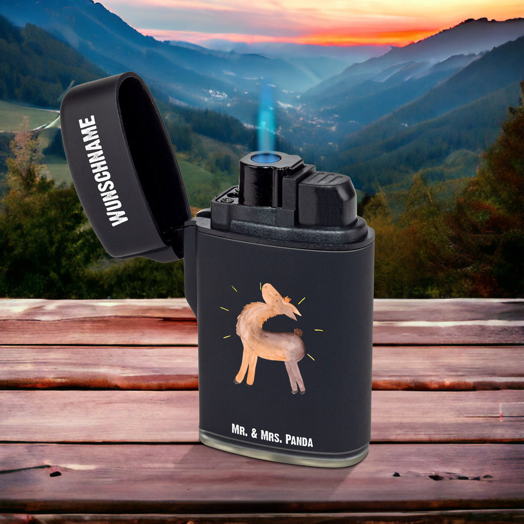 Personalisiertes Feuerzeug Lama stolz Personalisiertes Feuerzeug, Personalisiertes Gas-Feuerzeug, Personalisiertes Sturmfeuerzeug, Lama, Alpaka, Lamas, Außenseiter, Anders, Neustart, stolz, Hippie, Freundin, Freundinnen, beste Freundin, Kumpel, Familie, Family
