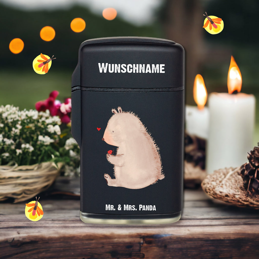 Personalisiertes Feuerzeug Bär mit Marienkäfer Personalisiertes Feuerzeug, Personalisiertes Gas-Feuerzeug, Personalisiertes Sturmfeuerzeug, Bär, Teddy, Teddybär, Marienkäfer, Liebe, Freiheit, Motivation, Das Leben ist schön