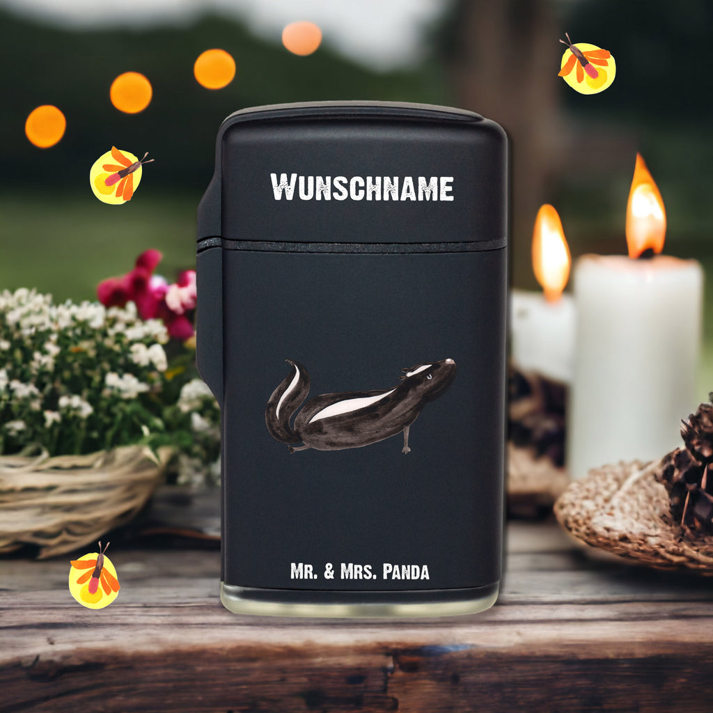 Personalisiertes Feuerzeug Stinktier Yoga Personalisiertes Feuerzeug, Personalisiertes Gas-Feuerzeug, Personalisiertes Sturmfeuerzeug, Stinktier, Skunk, Wildtier, Raubtier, Stinker, Stinki, Yoga, Namaste, Lebe, Liebe, Lache