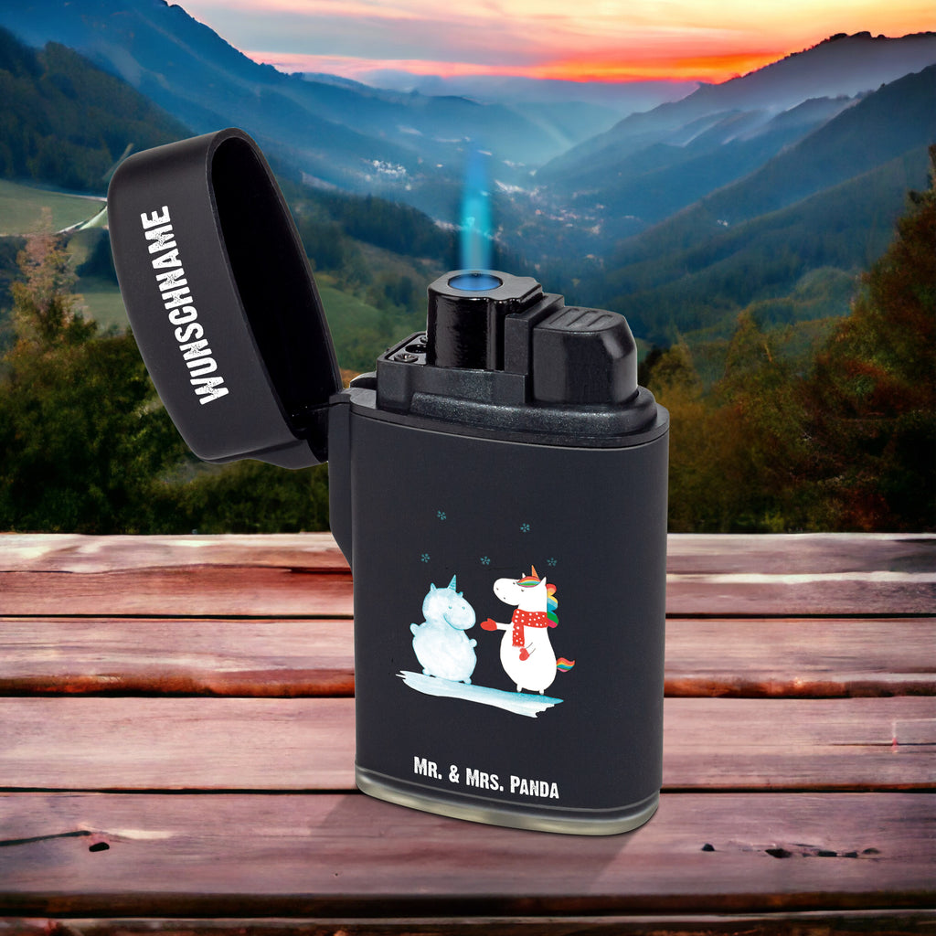 Personalisiertes Feuerzeug Einhorn Schneemann Personalisiertes Feuerzeug, Personalisiertes Gas-Feuerzeug, Personalisiertes Sturmfeuerzeug, Einhorn, Einhörner, Einhorn Deko, Pegasus, Unicorn, Schneemann, Winter, Schnee, Kuchen, Weihnachten, kalt, Mütze, Handschuhe, X-Mas