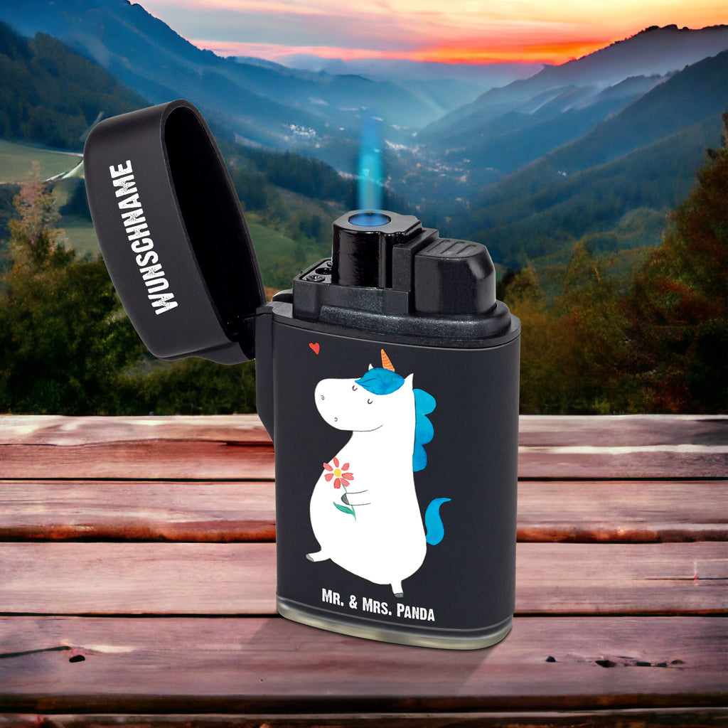 Personalisiertes Feuerzeug Einhorn Spaziergang Personalisiertes Feuerzeug, Personalisiertes Gas-Feuerzeug, Personalisiertes Sturmfeuerzeug, Einhorn, Einhörner, Einhorn Deko, Pegasus, Unicorn, Glitzer, Blumen, Spaziergang, Motivation, Gute Laune, Freude, Freundin, Mutter, Schwester