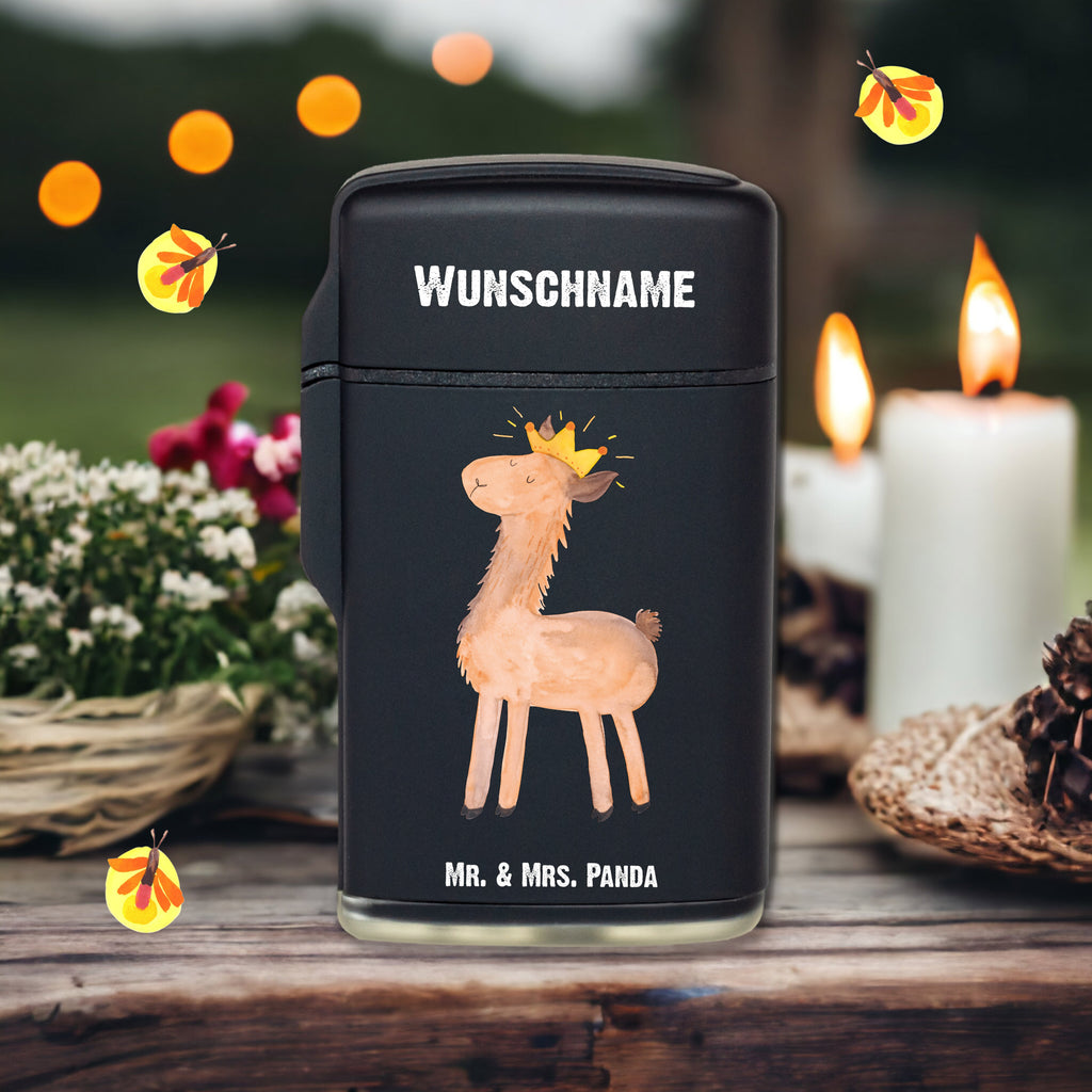 Personalisiertes Feuerzeug Lama König Personalisiertes Feuerzeug, Personalisiertes Gas-Feuerzeug, Personalisiertes Sturmfeuerzeug, Lama, Alpaka, Lamas, König, Königin, Freundin, Mama, Papa, Büro Kollege, Kollegin, Chef, Vorgesetzter, Abi, Abitur