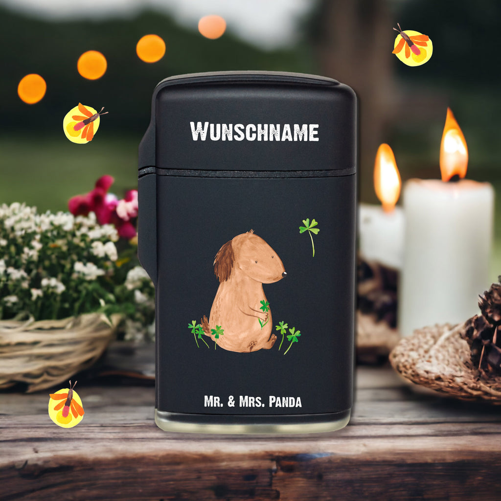 Personalisiertes Feuerzeug Hund Kleeblatt Personalisiertes Feuerzeug, Personalisiertes Gas-Feuerzeug, Personalisiertes Sturmfeuerzeug, Hund, Hundemotiv, Haustier, Hunderasse, Tierliebhaber, Hundebesitzer, Sprüche, Kleeblatt, Glück, Tagträume, Motivation, Neuanfang, Geschenk, Glücksbringer, Selbstliebe, Achtsamkeit