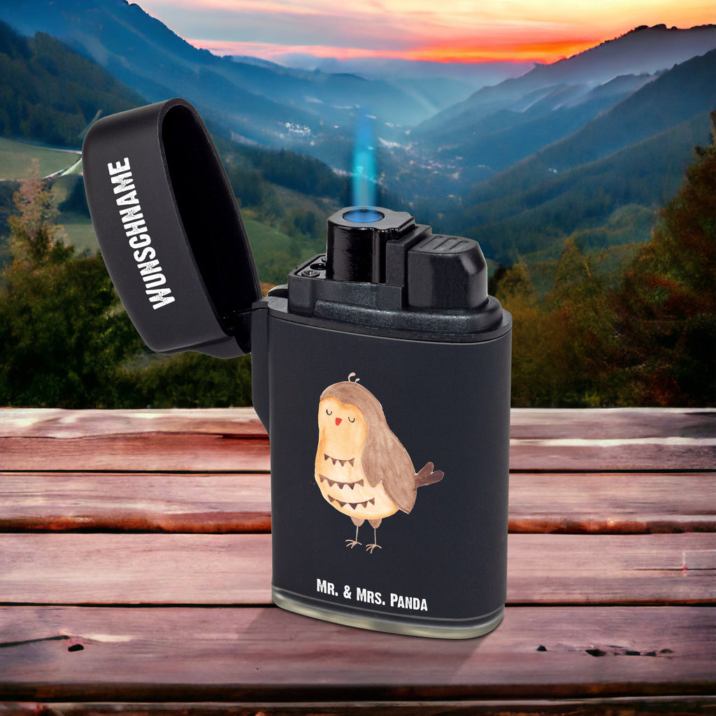 Personalisiertes Feuerzeug Eule Zufrieden Personalisiertes Feuerzeug, Personalisiertes Gas-Feuerzeug, Personalisiertes Sturmfeuerzeug, Eule, Eule Spruch, Eule deko, Owl, Liebe Spruch, Romantisch, Wortspiel lustig, Spruch schön, Geschenk Hochzeitstag