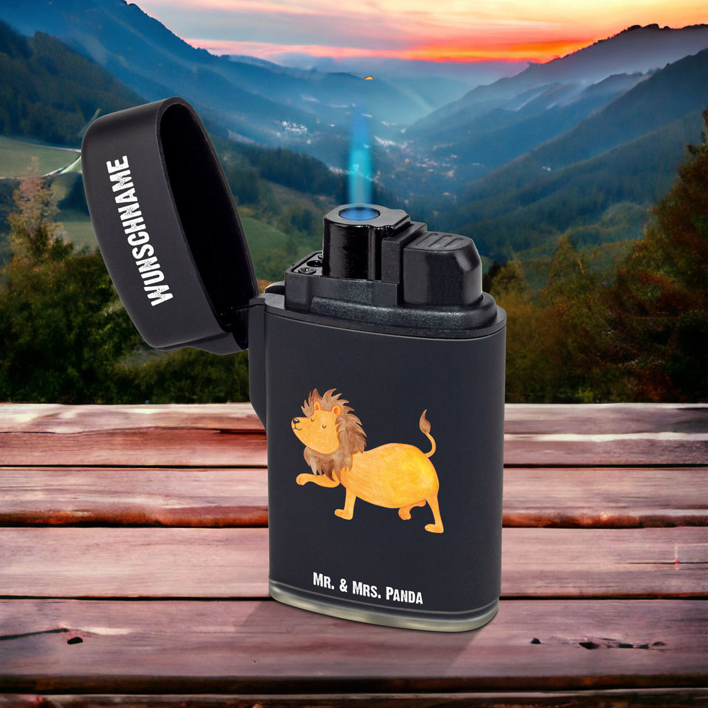 Personalisiertes Feuerzeug Sternzeichen Löwe Personalisiertes Feuerzeug, Personalisiertes Gas-Feuerzeug, Personalisiertes Sturmfeuerzeug, Tierkreiszeichen, Sternzeichen, Horoskop, Astrologie, Aszendent, Löwe Geschenk, Löwe Sternzeichen, Geschenk Juli, Geburtstag Juli, Geschenk August, Geburtstag August, König der Tiere