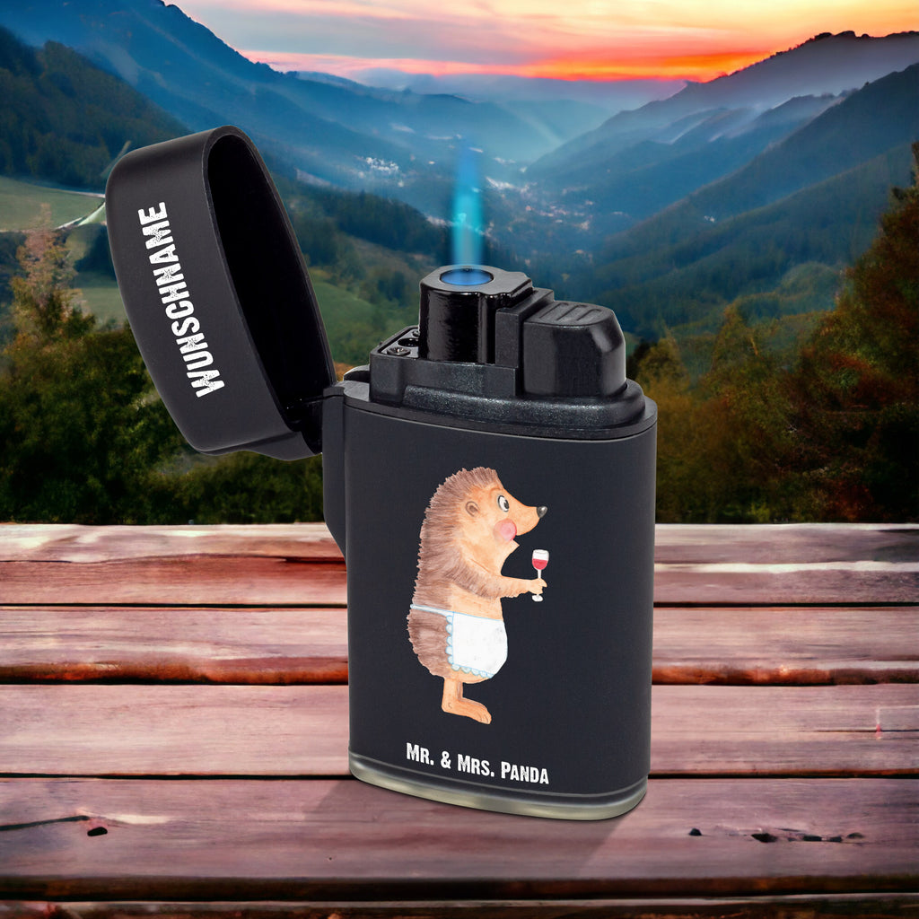 Personalisiertes Feuerzeug Igel mit Wein Personalisiertes Feuerzeug, Personalisiertes Gas-Feuerzeug, Personalisiertes Sturmfeuerzeug, Tiermotive, Gute Laune, lustige Sprüche, Tiere, Wein Spruch, Igel, Geschenk Weintrinker, Geschenk Weinliebhaber, Wein Deko, Weinglas, Rotwein, Weißwein, Wein trinken