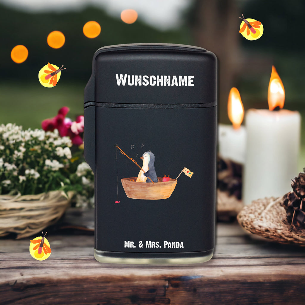 Personalisiertes Feuerzeug Pinguin Angelboot Personalisiertes Feuerzeug, Personalisiertes Gas-Feuerzeug, Personalisiertes Sturmfeuerzeug, Pinguin, Pinguine, Angeln, Boot, Angelboot, Lebenslust, Leben, genießen, Motivation, Neustart, Neuanfang, Trennung, Scheidung, Geschenkidee Liebeskummer