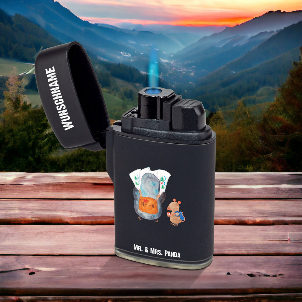 Personalisiertes Feuerzeug Pinguin & Maus Wanderer Personalisiertes Feuerzeug, Personalisiertes Gas-Feuerzeug, Personalisiertes Sturmfeuerzeug, Pinguin, Pinguine, Abenteurer, Abenteuer, Roadtrip, Ausflug, Wanderlust, wandern