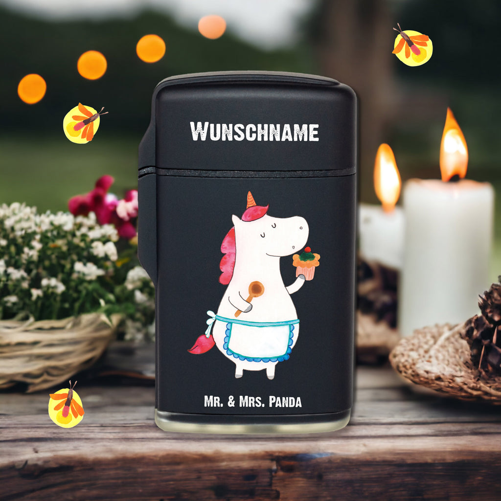 Personalisiertes Feuerzeug Einhorn Küchenfee Personalisiertes Feuerzeug, Personalisiertes Gas-Feuerzeug, Personalisiertes Sturmfeuerzeug, Einhorn, Einhörner, Einhorn Deko, Pegasus, Unicorn, backen, Muffin, Motivation, Träumer, träumen, Bäckerin, Hobbykoch, Koch, Torte, Kuchen