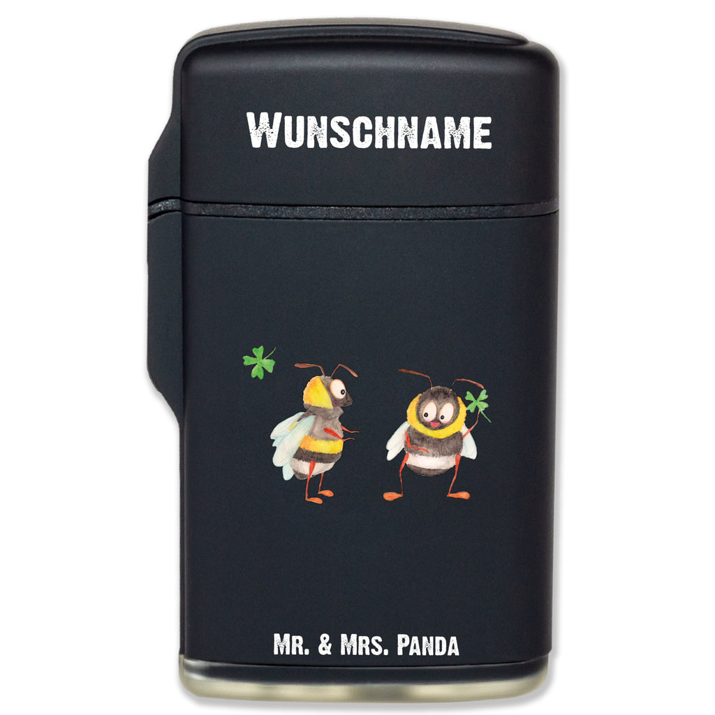 Personalisiertes Feuerzeug Hummeln mit Kleeblatt Personalisiertes Feuerzeug, Personalisiertes Gas-Feuerzeug, Personalisiertes Sturmfeuerzeug, Tiermotive, Gute Laune, lustige Sprüche, Tiere, Hummel, Biene, Spruch positiv, Biene Deko, Spruch schön, glücklich sein, glücklich werden, Spruch fröhlich