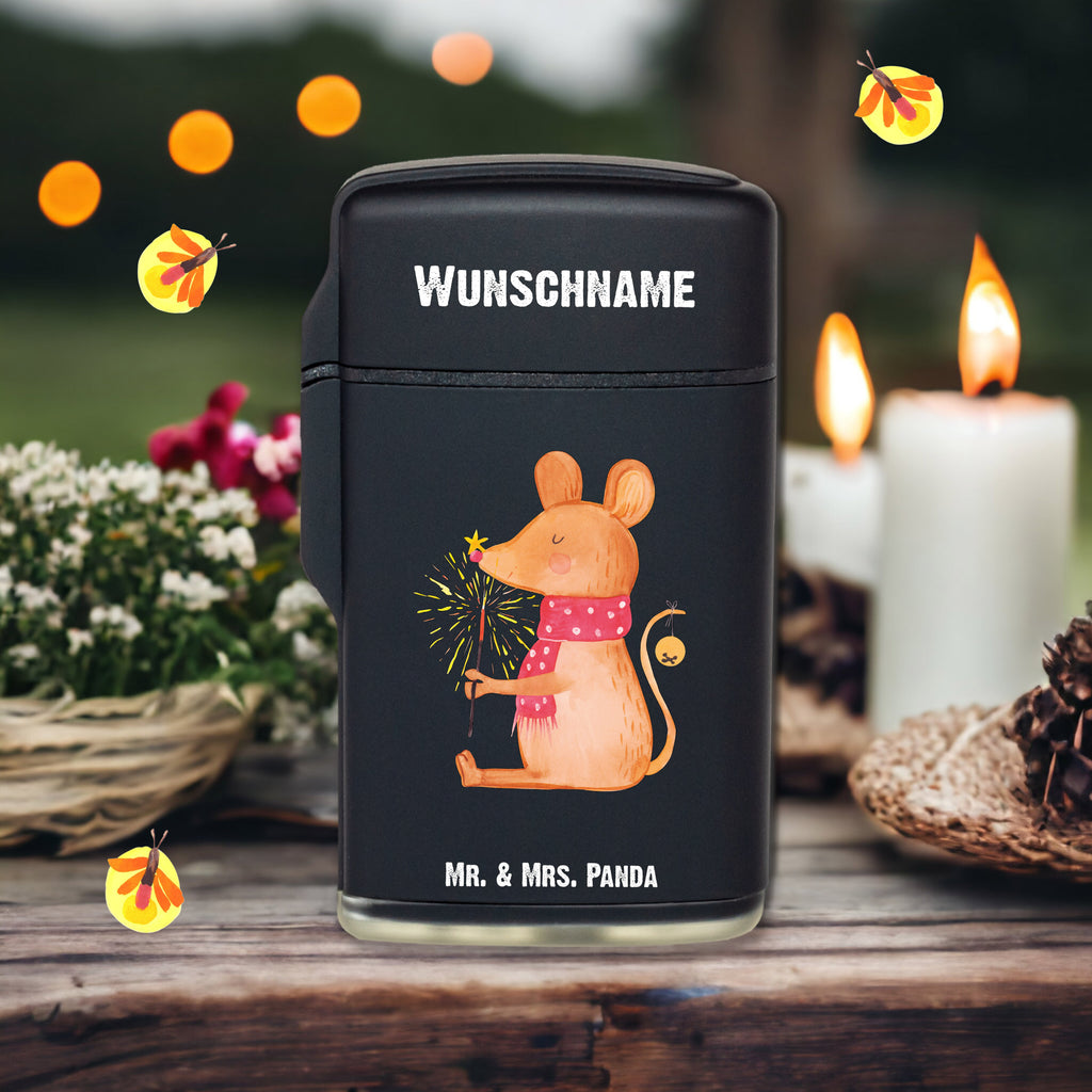 Personalisiertes Feuerzeug Weihnachtsmaus Personalisiertes Feuerzeug, Personalisiertes Gas-Feuerzeug, Personalisiertes Sturmfeuerzeug, Winter, Weihnachten, Weihnachtsdeko, Nikolaus, Advent, Heiligabend, Wintermotiv, Frohe Weihnachten, Weihnachtsgruß, Weihnachtsmotiv, Maus, Mäuschen, Weihnachtswunder