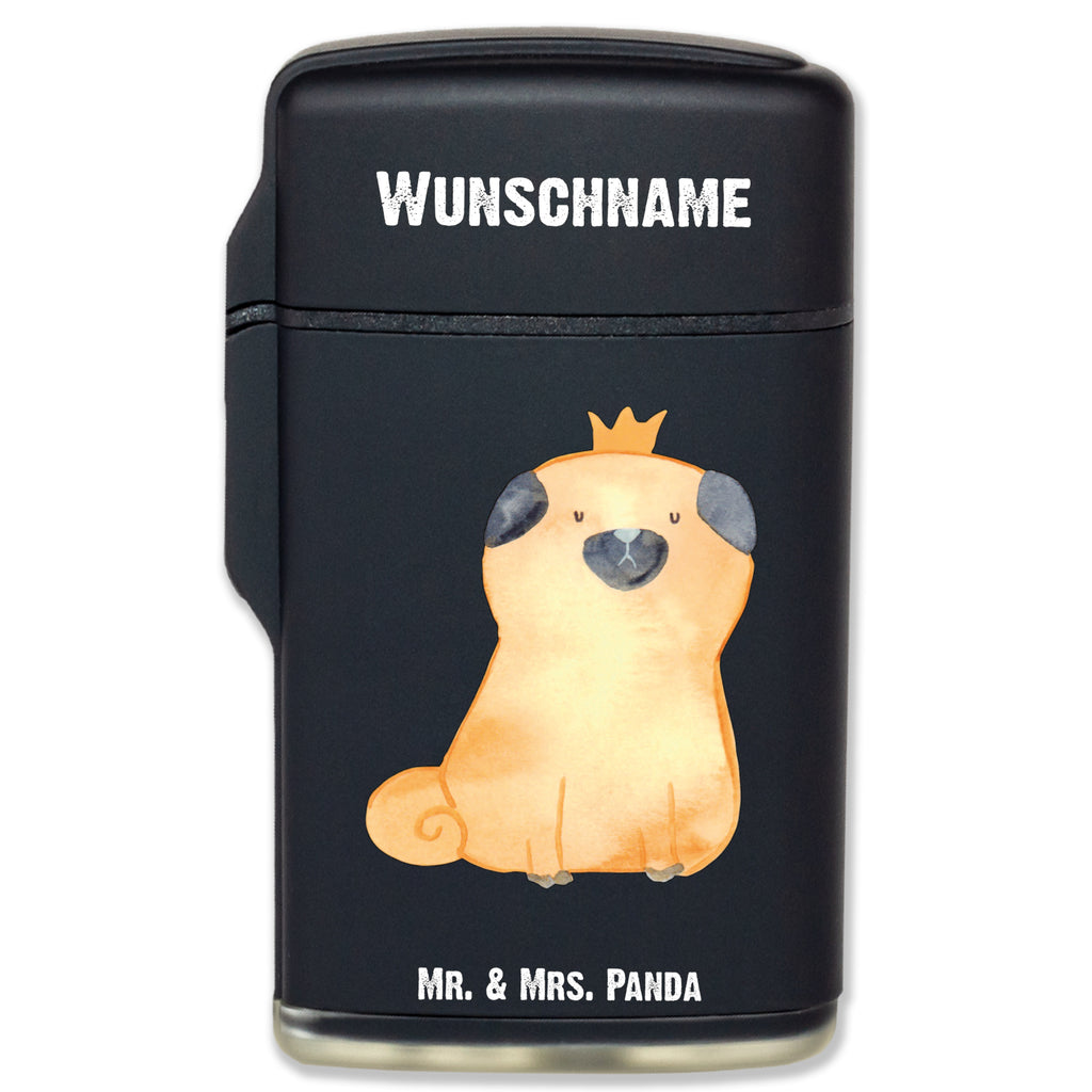 Personalisiertes Feuerzeug Mops Krone Personalisiertes Feuerzeug, Personalisiertes Gas-Feuerzeug, Personalisiertes Sturmfeuerzeug, Hund, Hundemotiv, Haustier, Hunderasse, Tierliebhaber, Hundebesitzer, Sprüche, Mops, allergisch, kinderlos, Hausregel, Hundebesitzer. Spruch, lustig