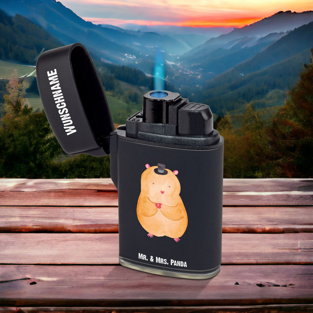 Personalisiertes Feuerzeug Hamster mit Hut Personalisiertes Feuerzeug, Personalisiertes Gas-Feuerzeug, Personalisiertes Sturmfeuerzeug, Tiermotive, Gute Laune, lustige Sprüche, Tiere, Hamster, Hut, Magier, Zylinder, Zwerghamster, Zauberer, Houdini