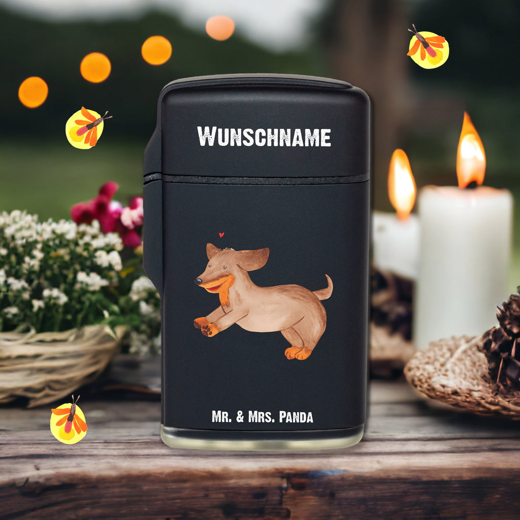 Personalisiertes Feuerzeug Hund Dackel fröhlich Personalisiertes Feuerzeug, Personalisiertes Gas-Feuerzeug, Personalisiertes Sturmfeuerzeug, Hund, Hundemotiv, Haustier, Hunderasse, Tierliebhaber, Hundebesitzer, Sprüche, Hunde, Dackel, Dachshund, happy dog