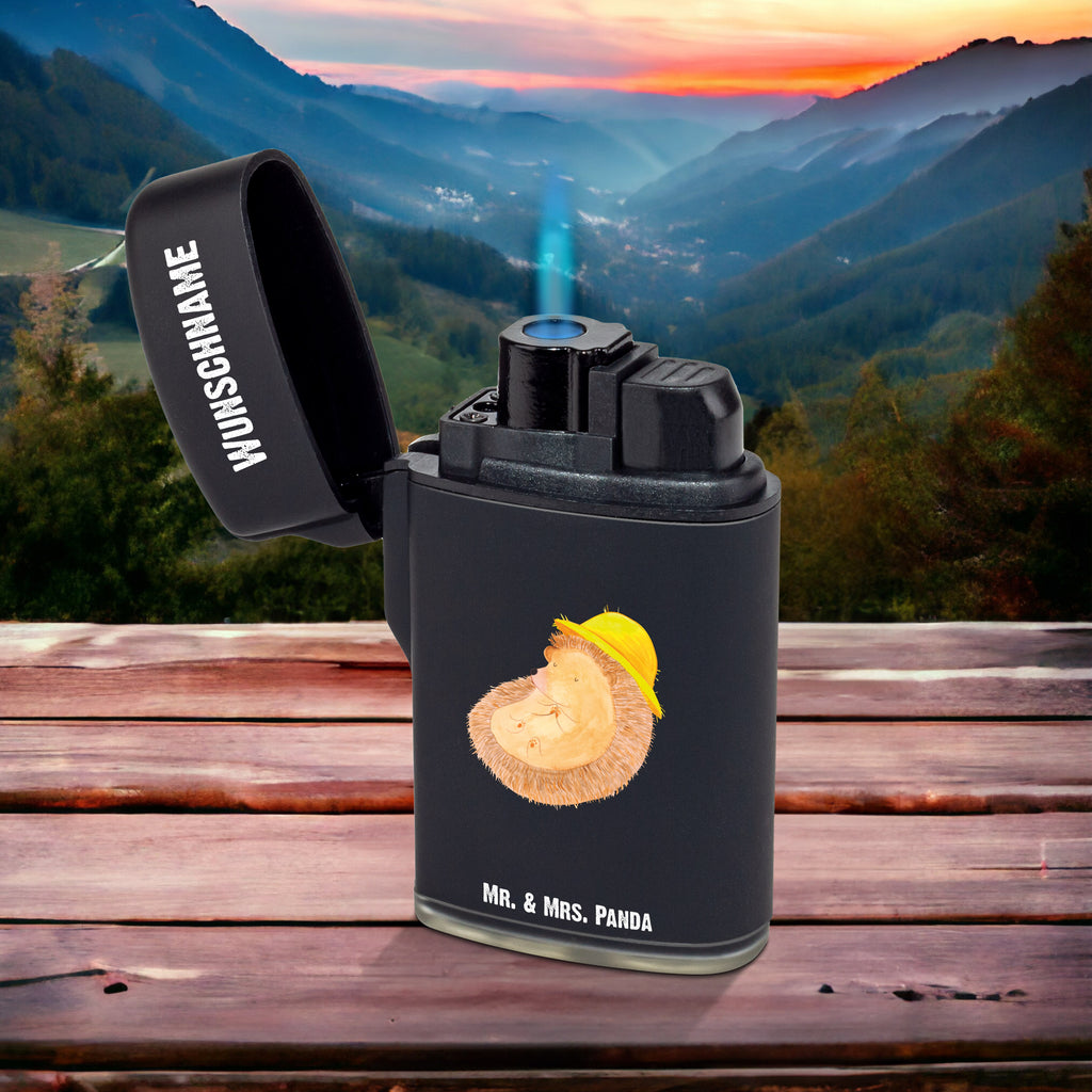 Personalisiertes Feuerzeug Igel betet Personalisiertes Feuerzeug, Personalisiertes Gas-Feuerzeug, Personalisiertes Sturmfeuerzeug, Tiermotive, Gute Laune, lustige Sprüche, Tiere, Igel, Igel mit Hut, Sonnenhut, Gott, Amen, beten, Leben, Dankbarkeit, Dankbar sein, dankbar, genießen