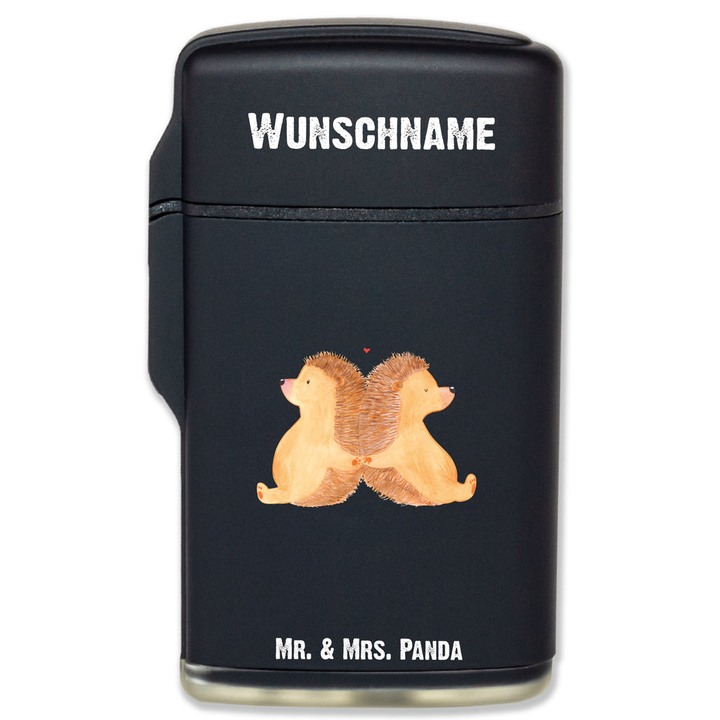 Personalisiertes Feuerzeug Igel händchenhaltend Personalisiertes Feuerzeug, Personalisiertes Gas-Feuerzeug, Personalisiertes Sturmfeuerzeug, Liebe, Partner, Freund, Freundin, Ehemann, Ehefrau, Heiraten, Verlobung, Heiratsantrag, Liebesgeschenk, Jahrestag, Hocheitstag, Igel, Igelliebe, Hand in Hand, Liebesbeweis, große Liebe, Liebesbotschaft, Hochzeit, Lieblingsmensch, Gemeinsamkeit, Love, Geschenk für zwei