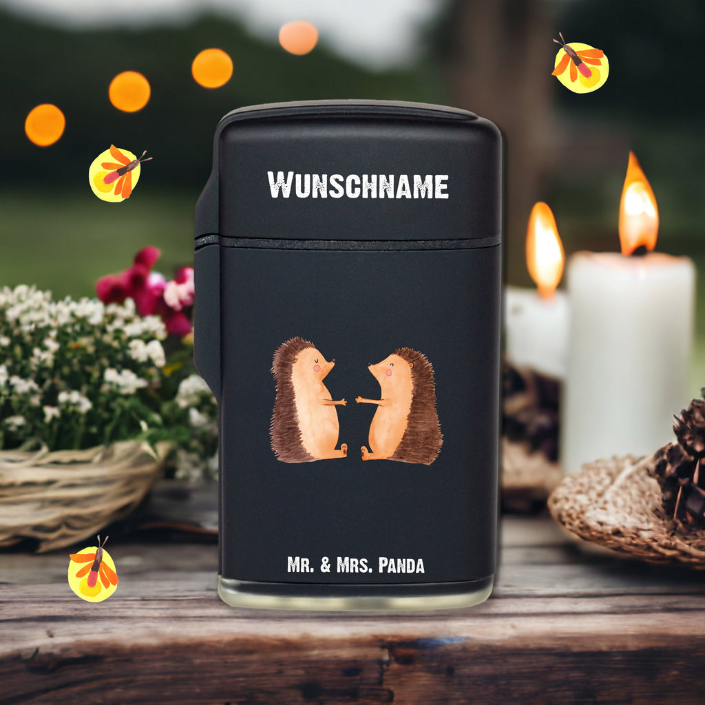 Personalisiertes Feuerzeug Igel Liebe Personalisiertes Feuerzeug, Personalisiertes Gas-Feuerzeug, Personalisiertes Sturmfeuerzeug, Liebe, Partner, Freund, Freundin, Ehemann, Ehefrau, Heiraten, Verlobung, Heiratsantrag, Liebesgeschenk, Jahrestag, Hocheitstag, Verliebt, Verlobt, Verheiratet, Geschenk, Liebesbeweis, Hochzeitstag, Hochzeit, Igel