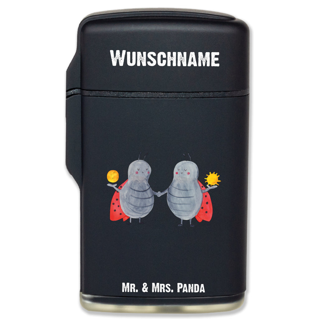 Personalisiertes Feuerzeug Sternzeichen Zwilling Personalisiertes Feuerzeug, Personalisiertes Gas-Feuerzeug, Personalisiertes Sturmfeuerzeug, Tierkreiszeichen, Sternzeichen, Horoskop, Astrologie, Aszendent, Zwillinge, Zwilling Geschenk, Zwilling Sternzeichen, Geburtstag Mai, Geschenk Mai, Geschenk Juni, Marienkäfer, Glückskäfer, Zwillingsbruder, Zwillingsschwester
